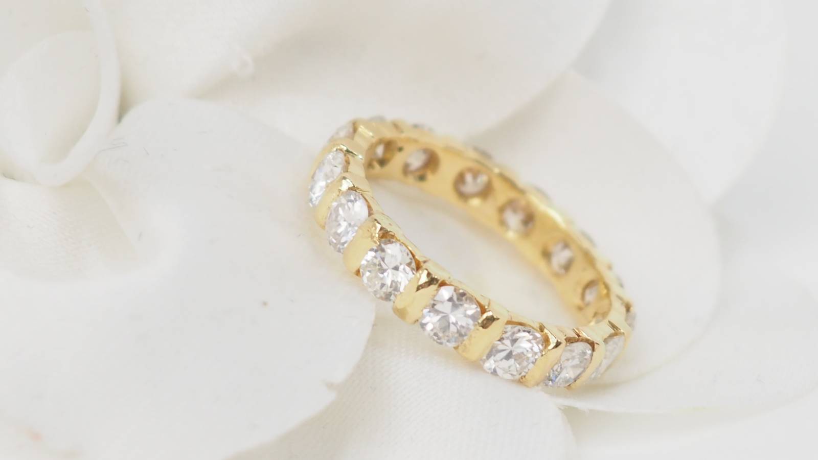 Alliance américaine en or jaune et diamants 2,40cts