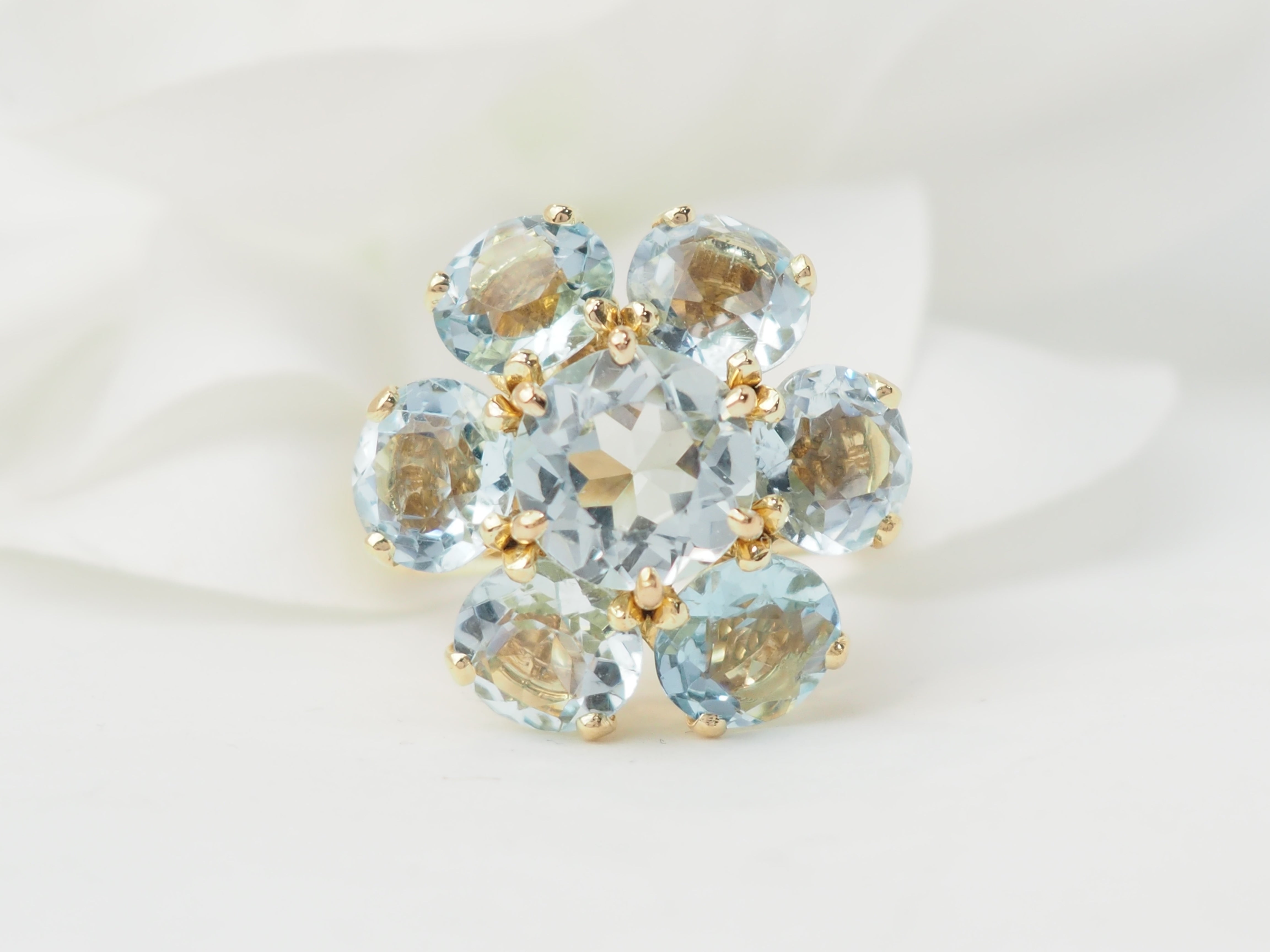 Bague fleur en or jaune et aigues marines