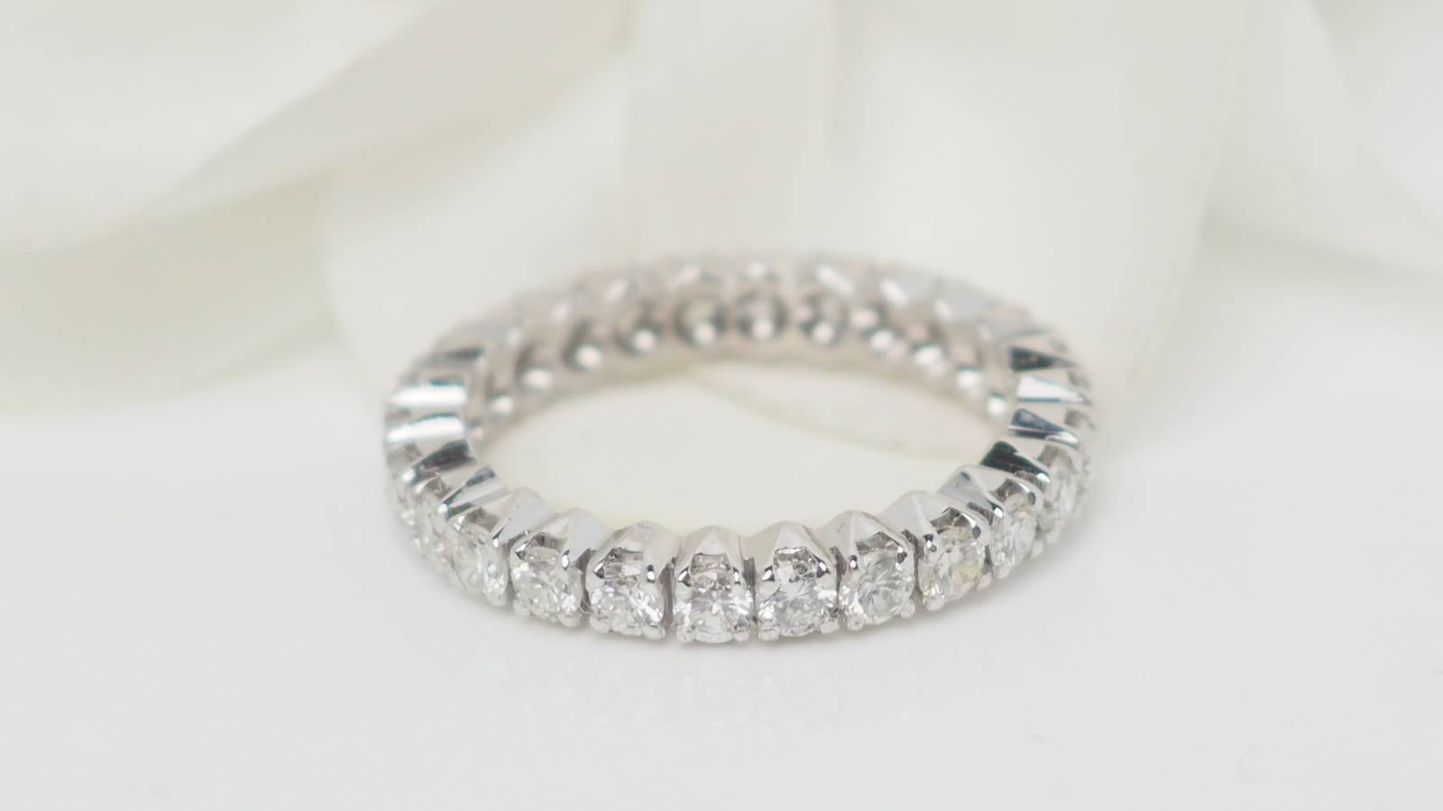 Alliance américaine en or blanc et diamants 1,30ct