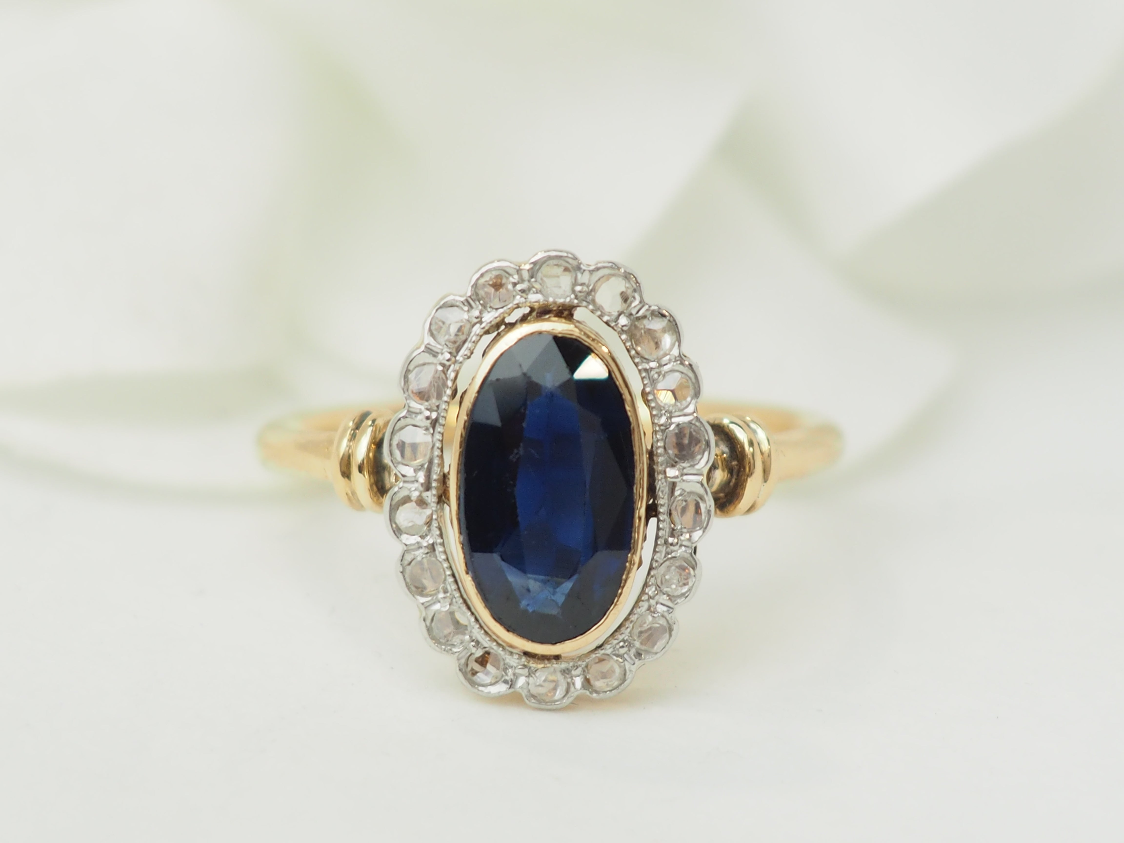 Bague pompadour en or jaune, Saphir et diamants