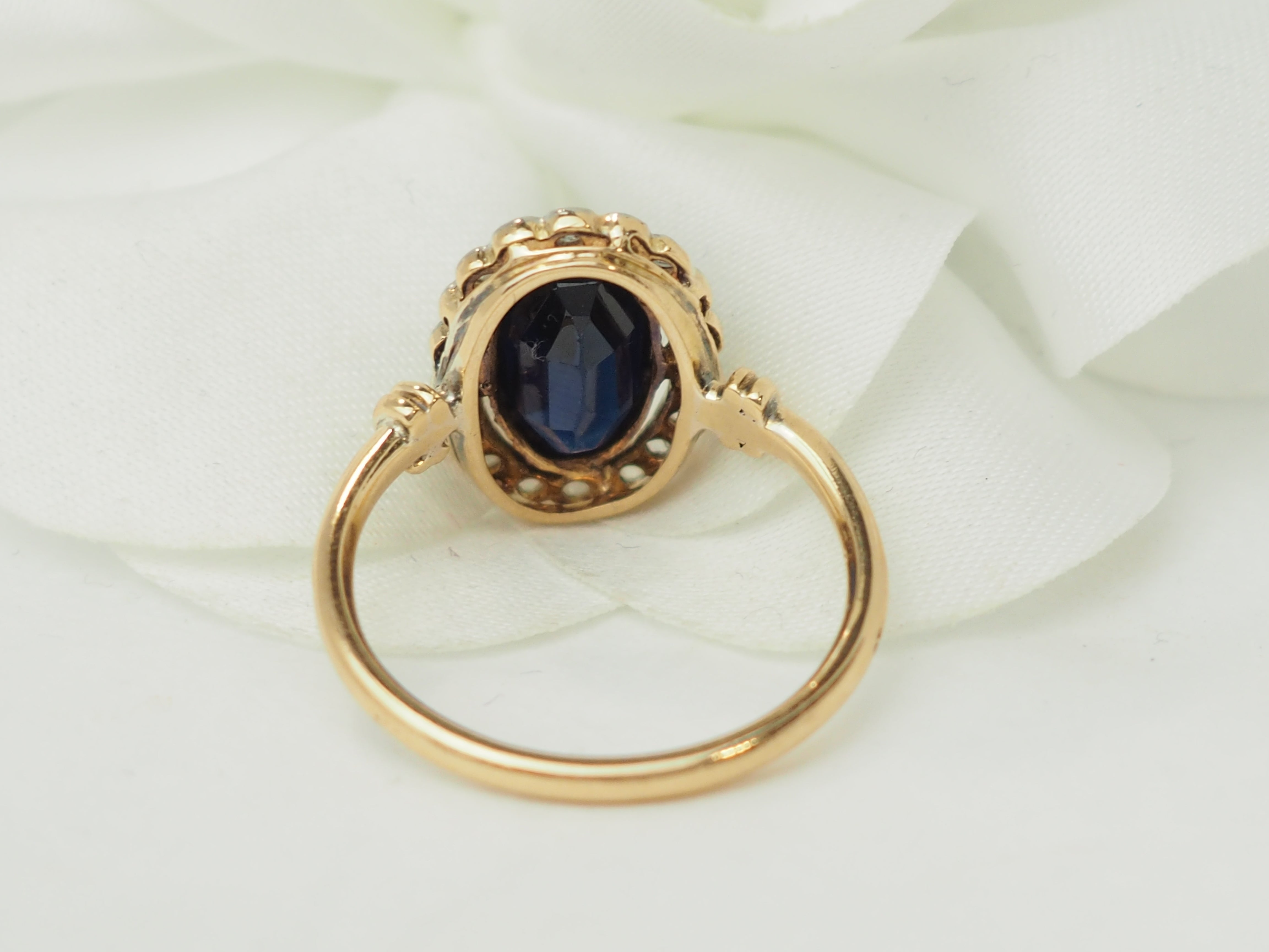 Bague pompadour en or jaune, Saphir et diamants