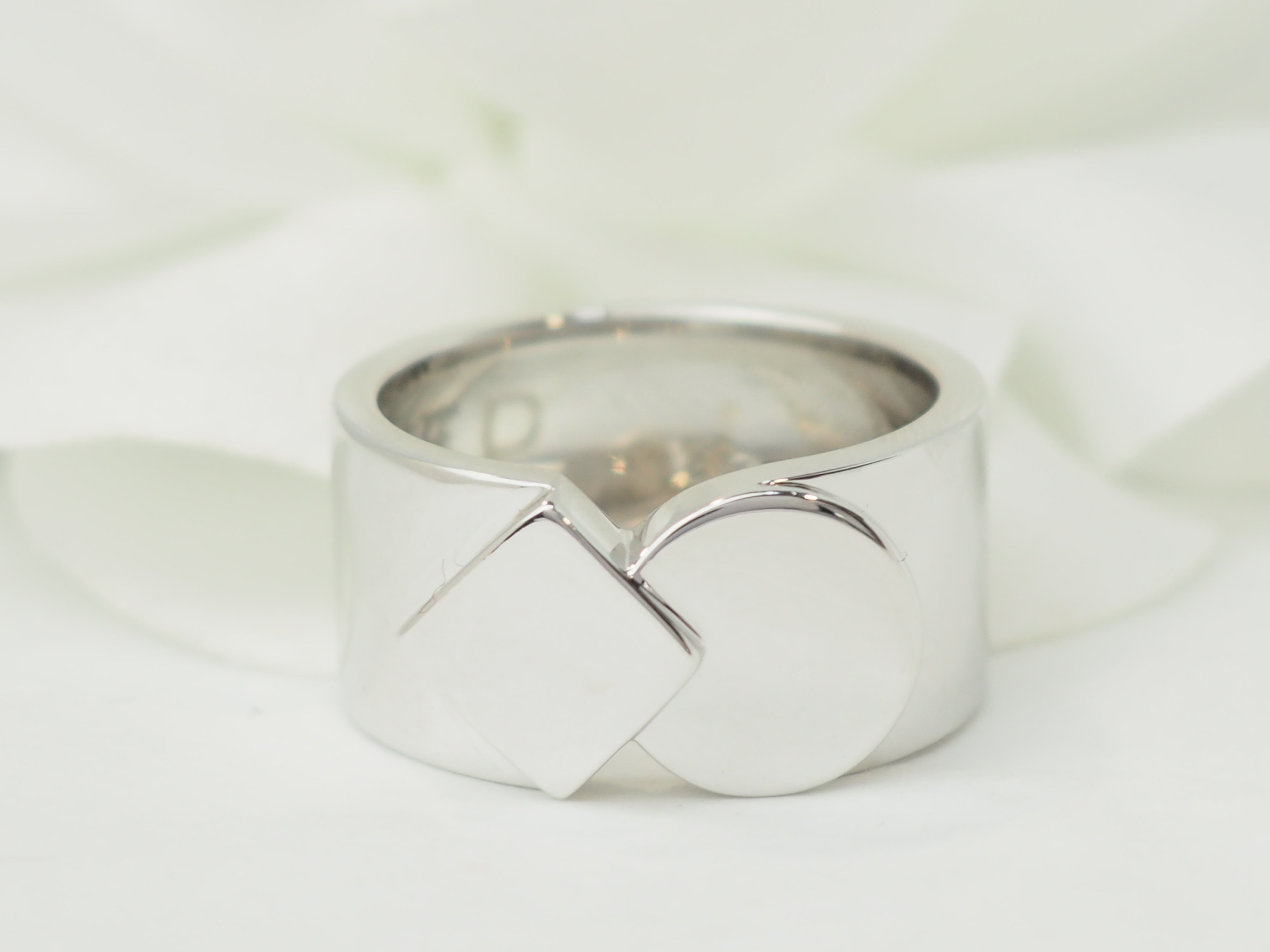 Bague d'occasion signée Fred modèle Fredkiss en or blanc, authenticité vérifiée en atelier