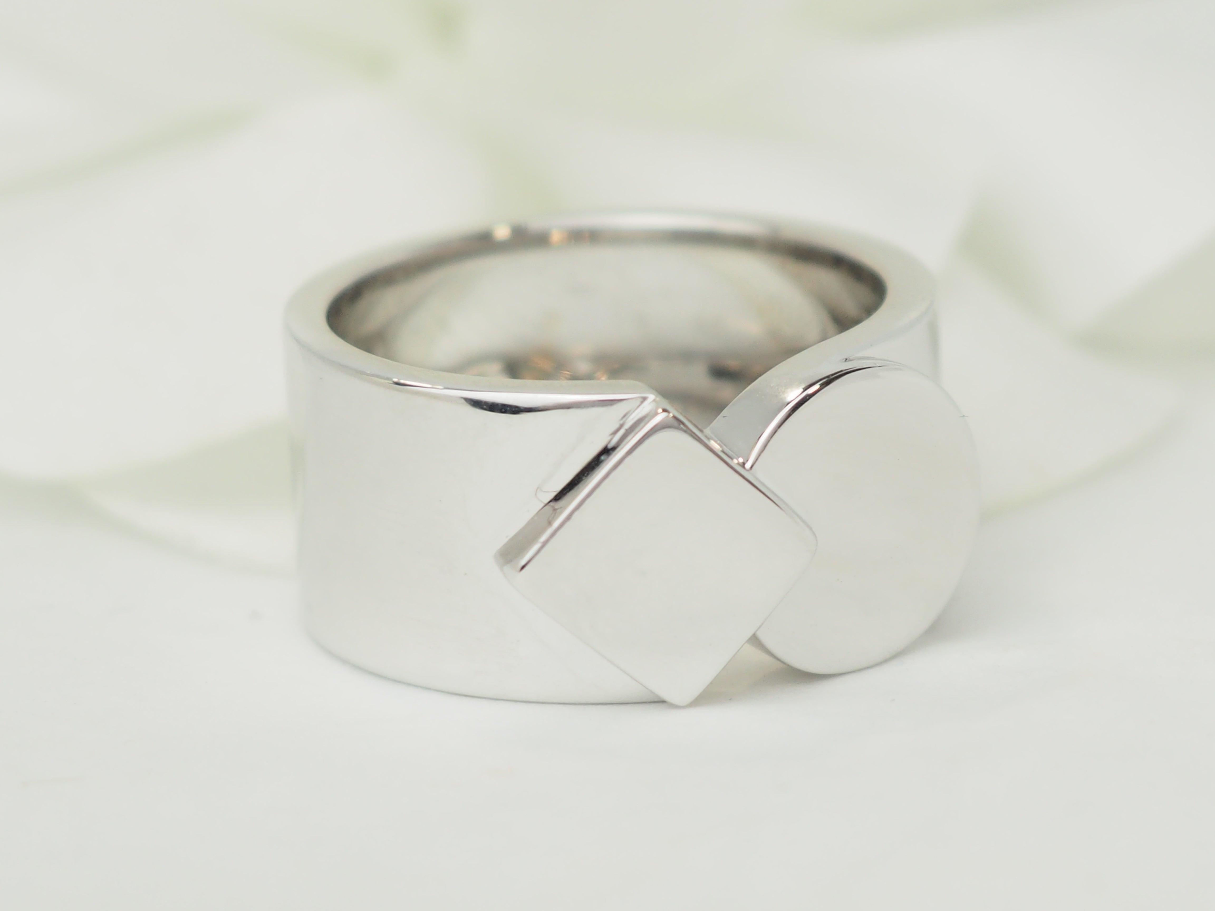 Bague vintage signée Fred "Fredkiss" en or blanc