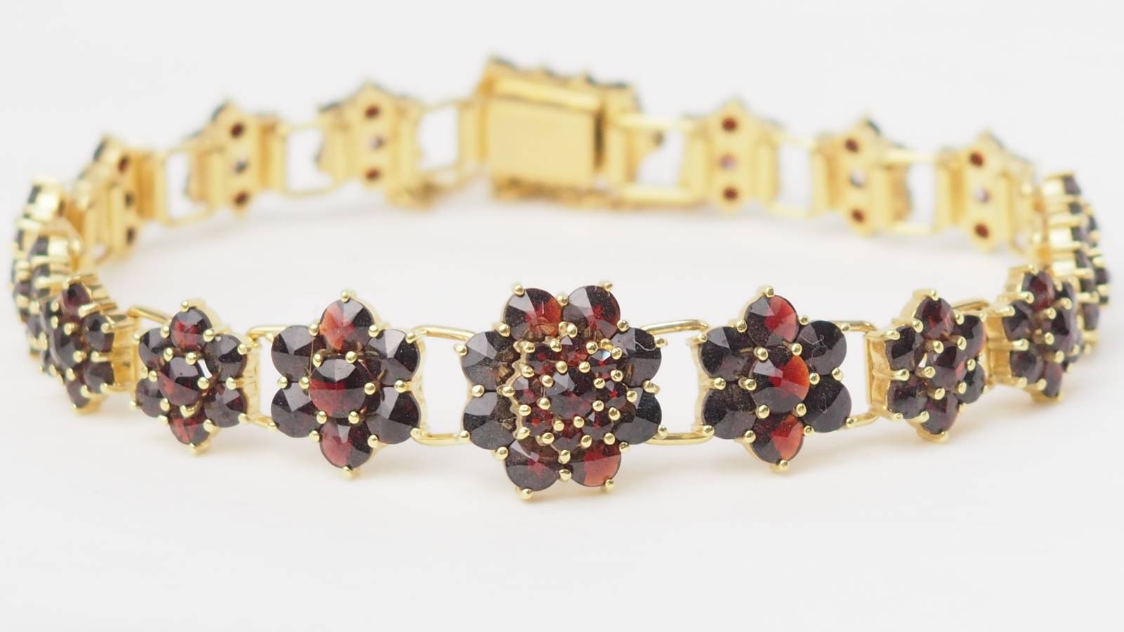 Bracelet vintage en or jaune et grenat