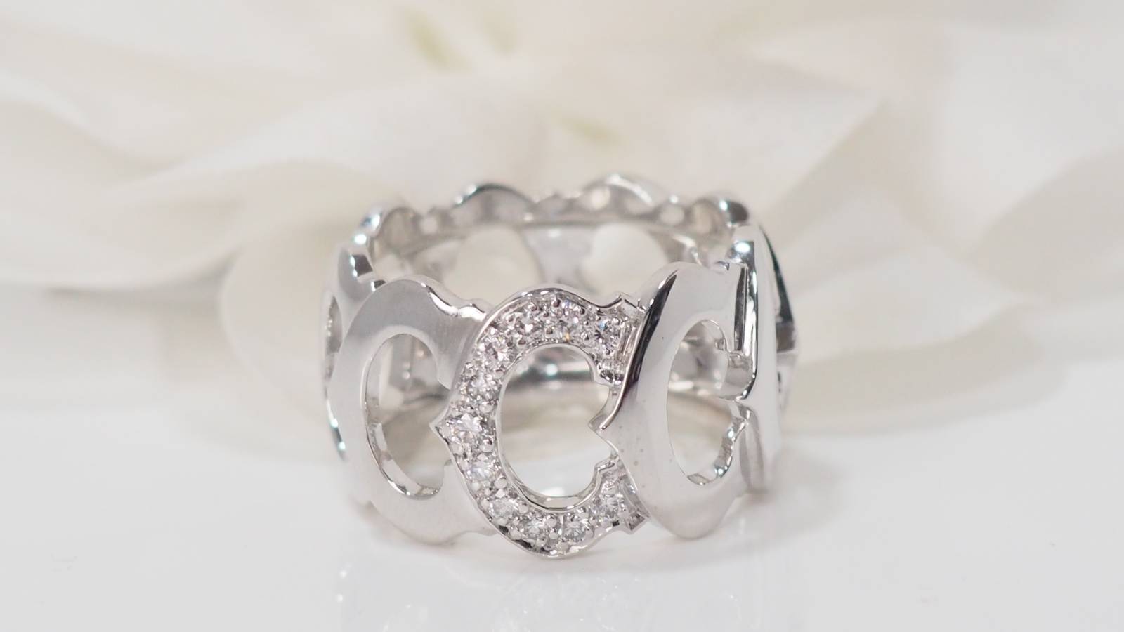 Bague collection C Cartier en or blanc et diamants