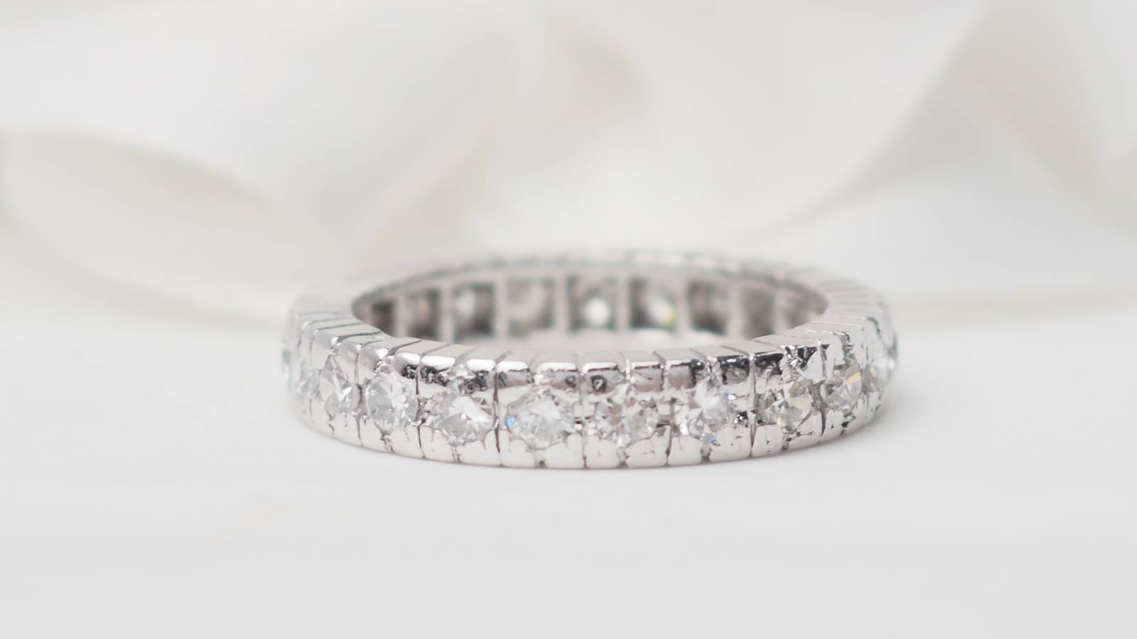 Alliance américaine en platine et diamants 0.92ct