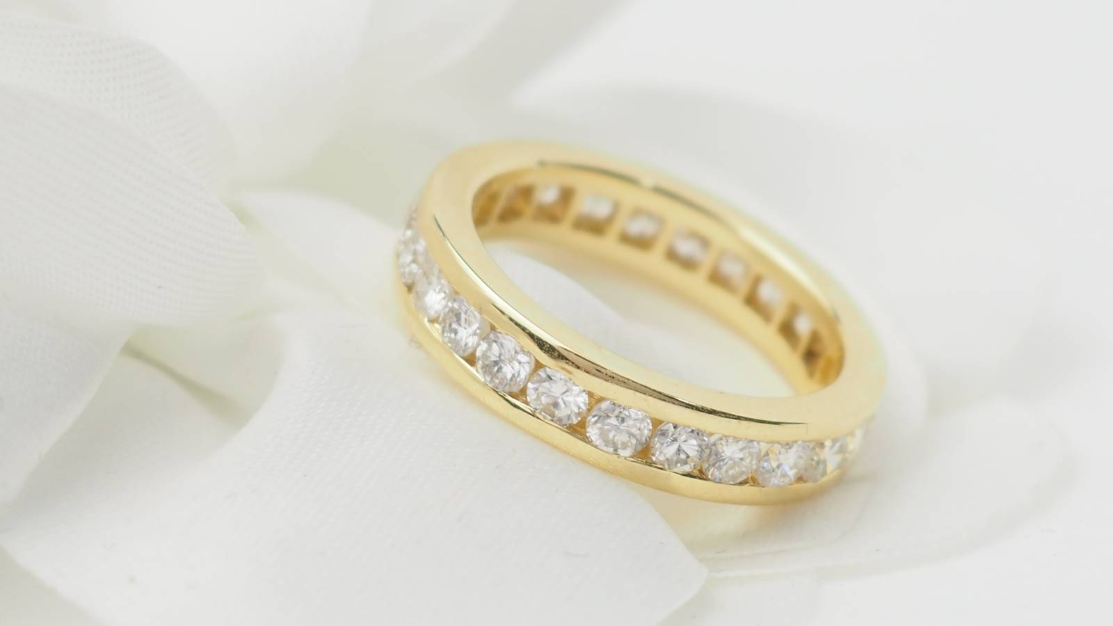 Alliance tour complet en or jaune et diamants