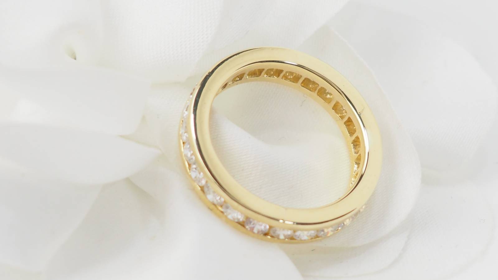 Alliance tour complet en or jaune et diamants