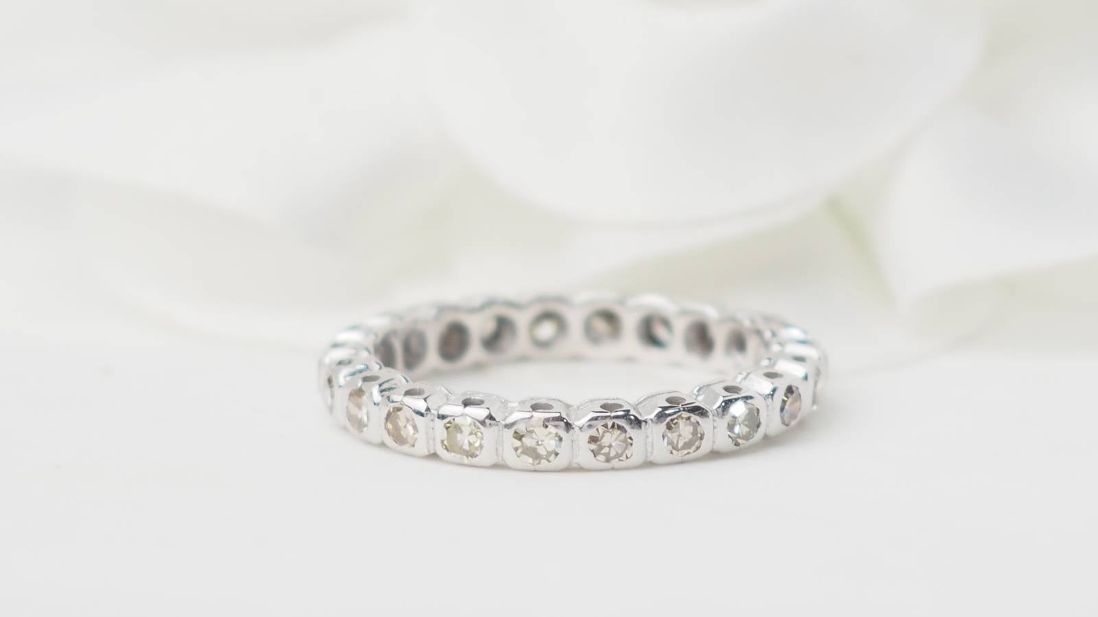 Alliance américaine en or blanc et diamants 0,22ct