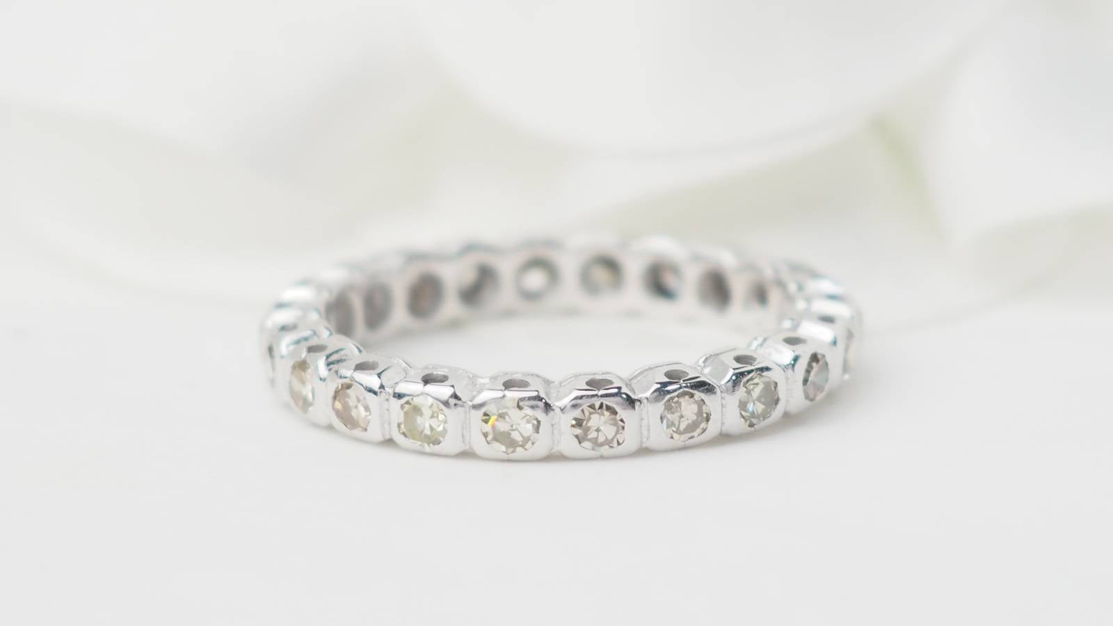 Alliance américaine en or blanc et diamants 0,22ct