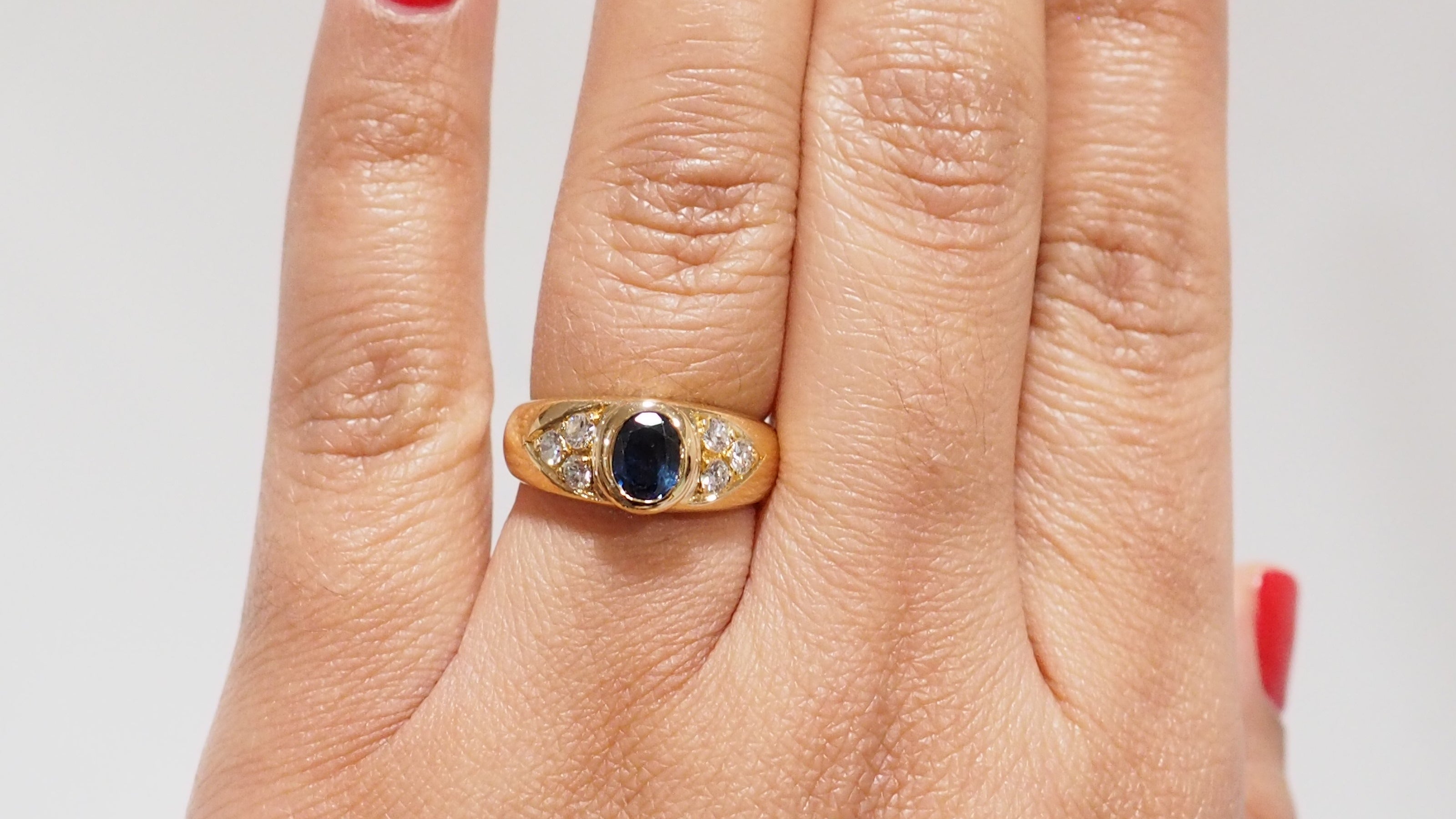 Bague Jonc en or jaune, spinelle bleu et diamants