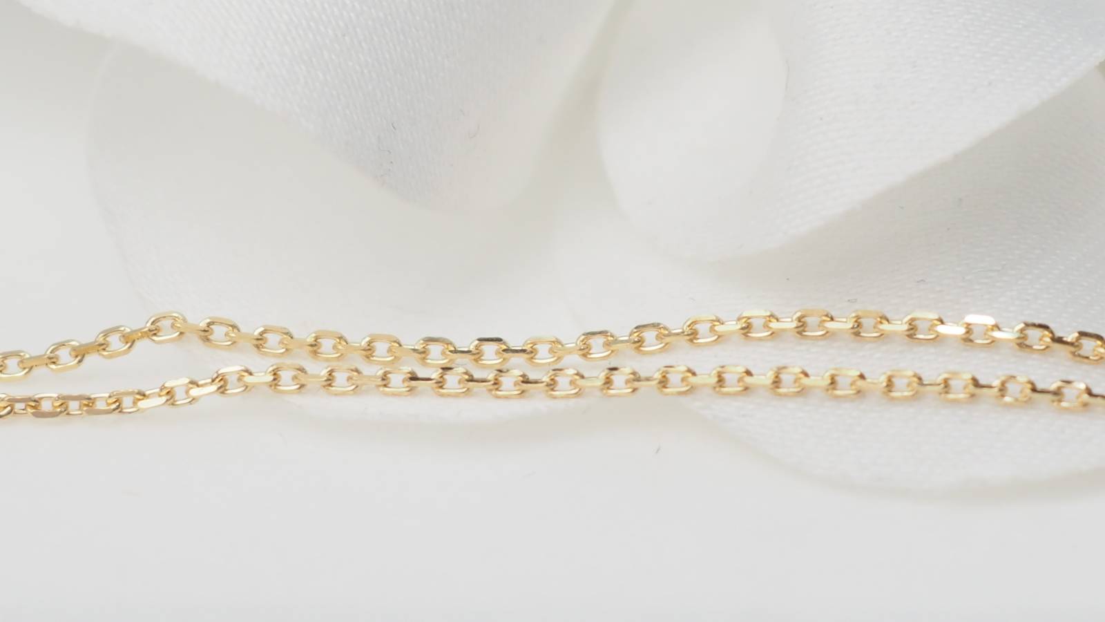 Collier solitaire en or jaune et rubis