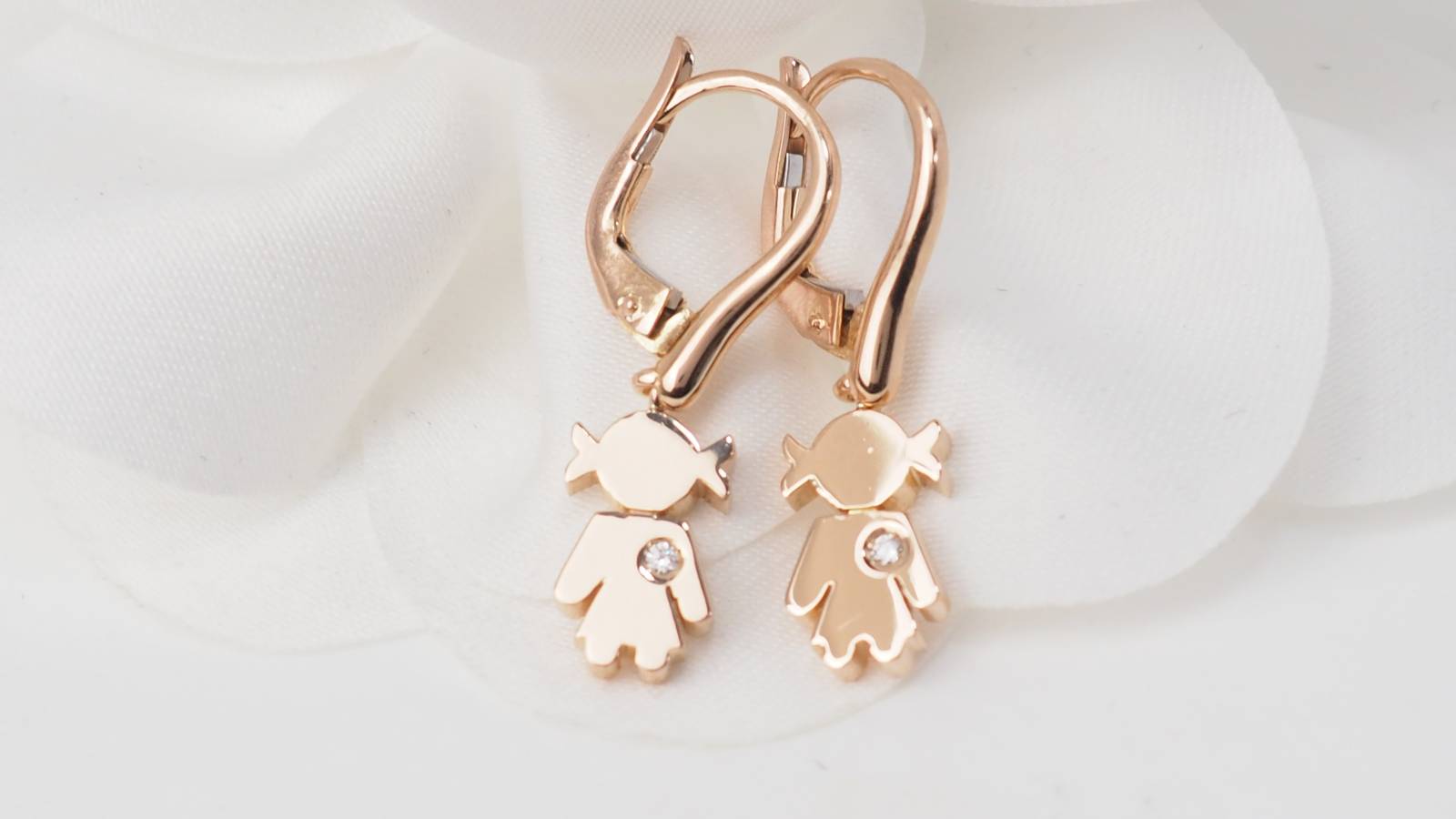 Boucles d'oreilles en or rose et diamants