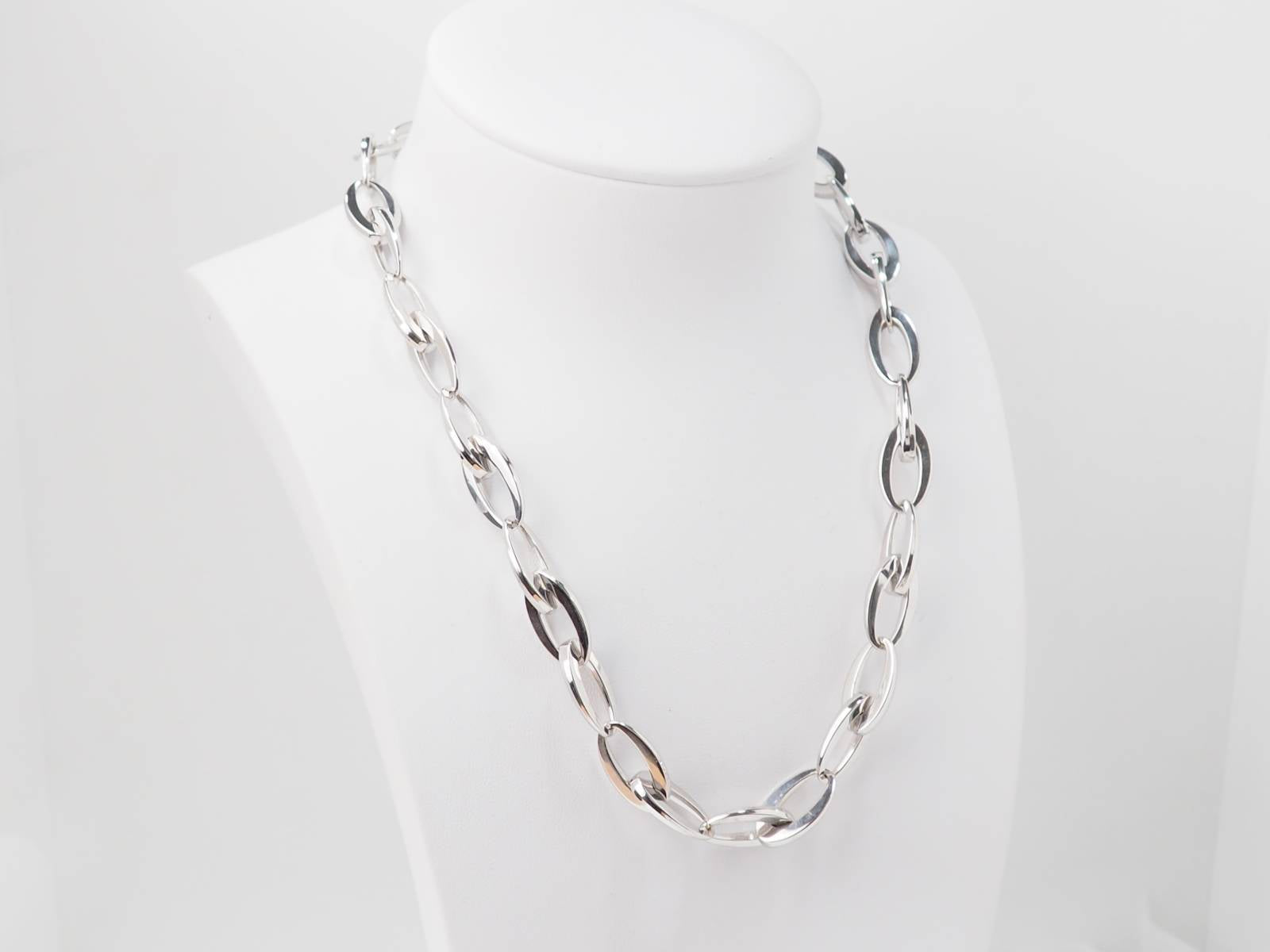 Collier maille ovale en or blanc