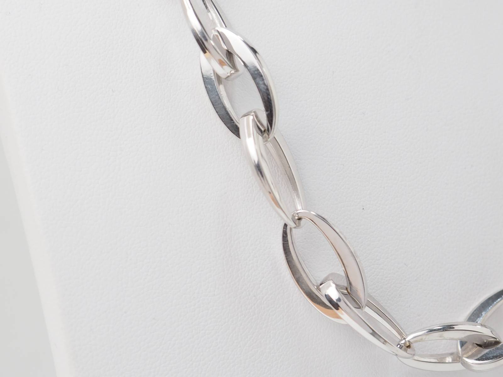 Collier maille ovale en or blanc