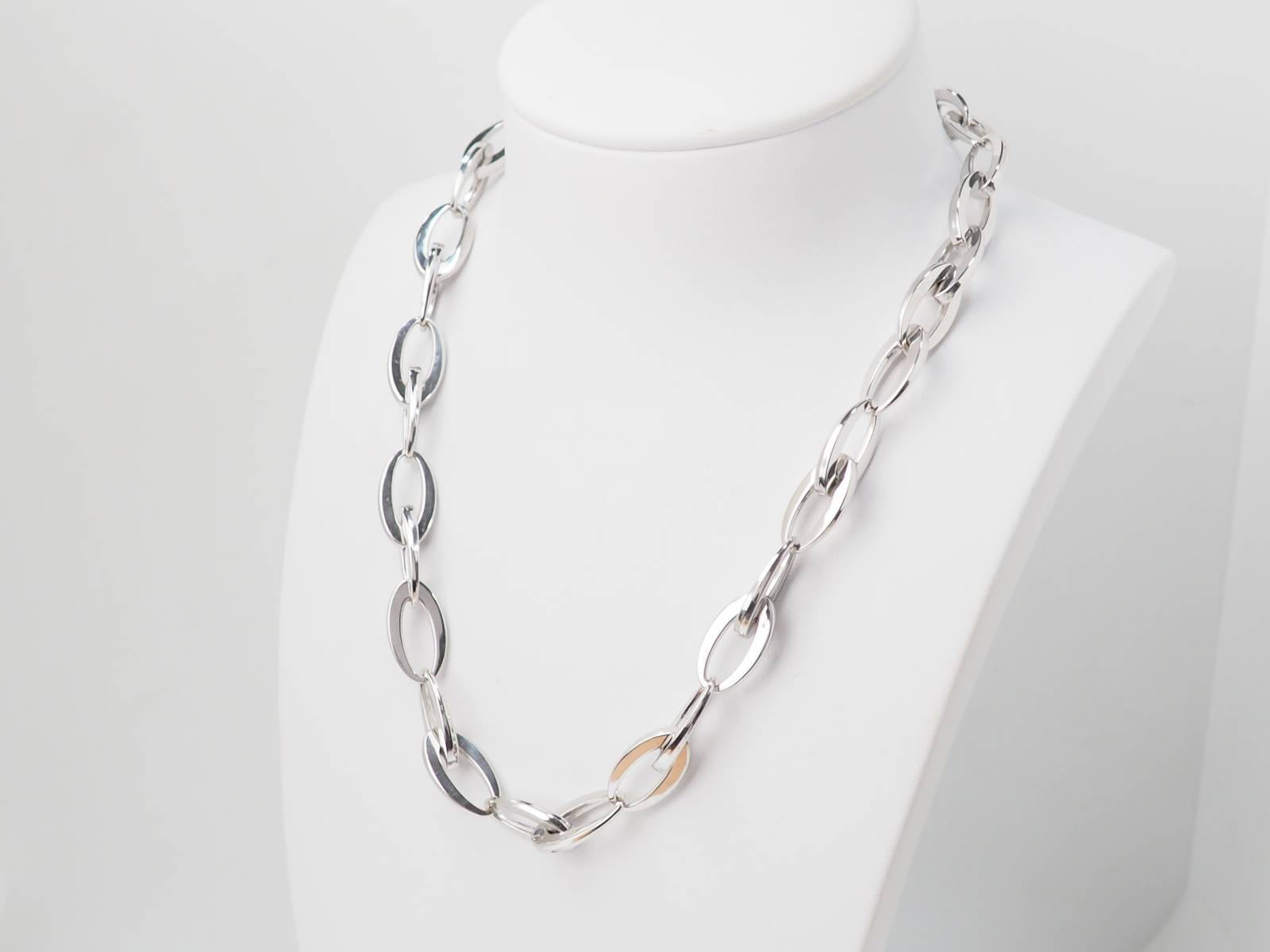 Collier maille ovale en or blanc