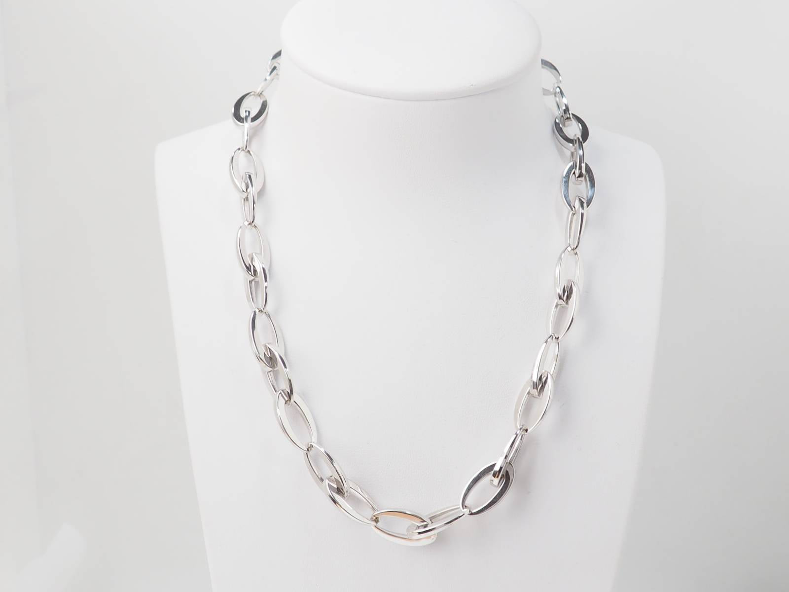 Collier maille ovale en or blanc