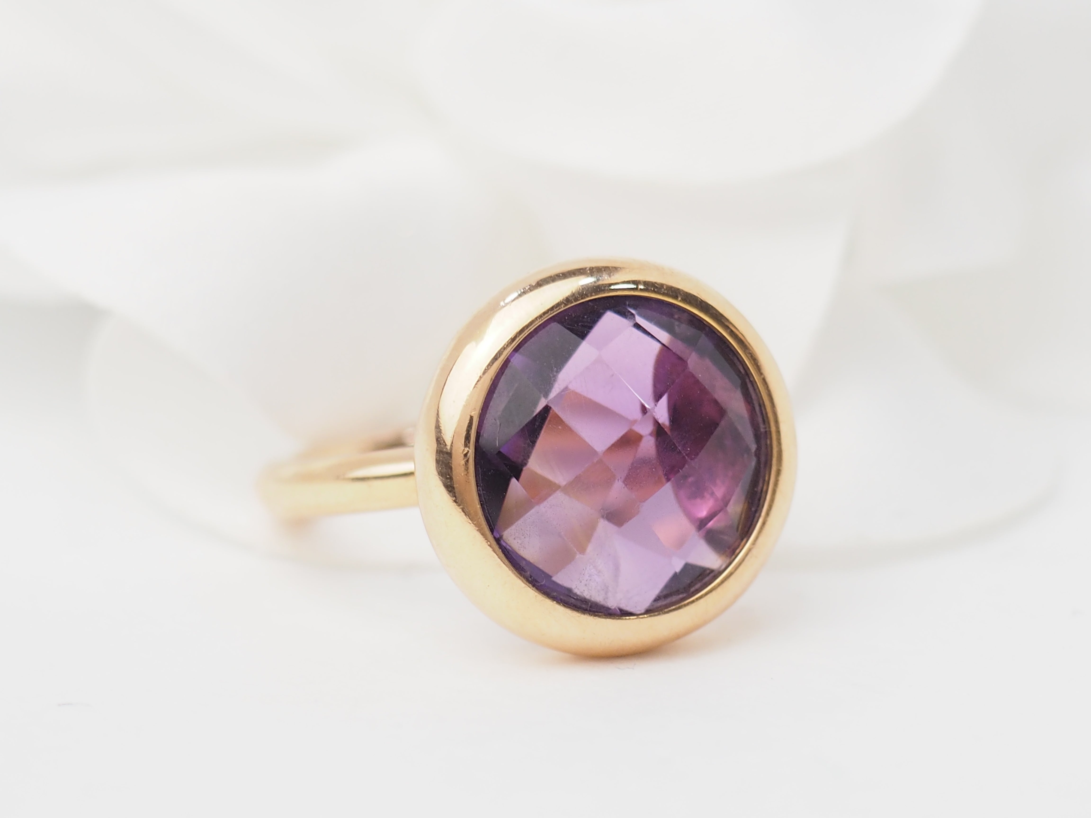 Bague ronde en or rose et améthyste façettée