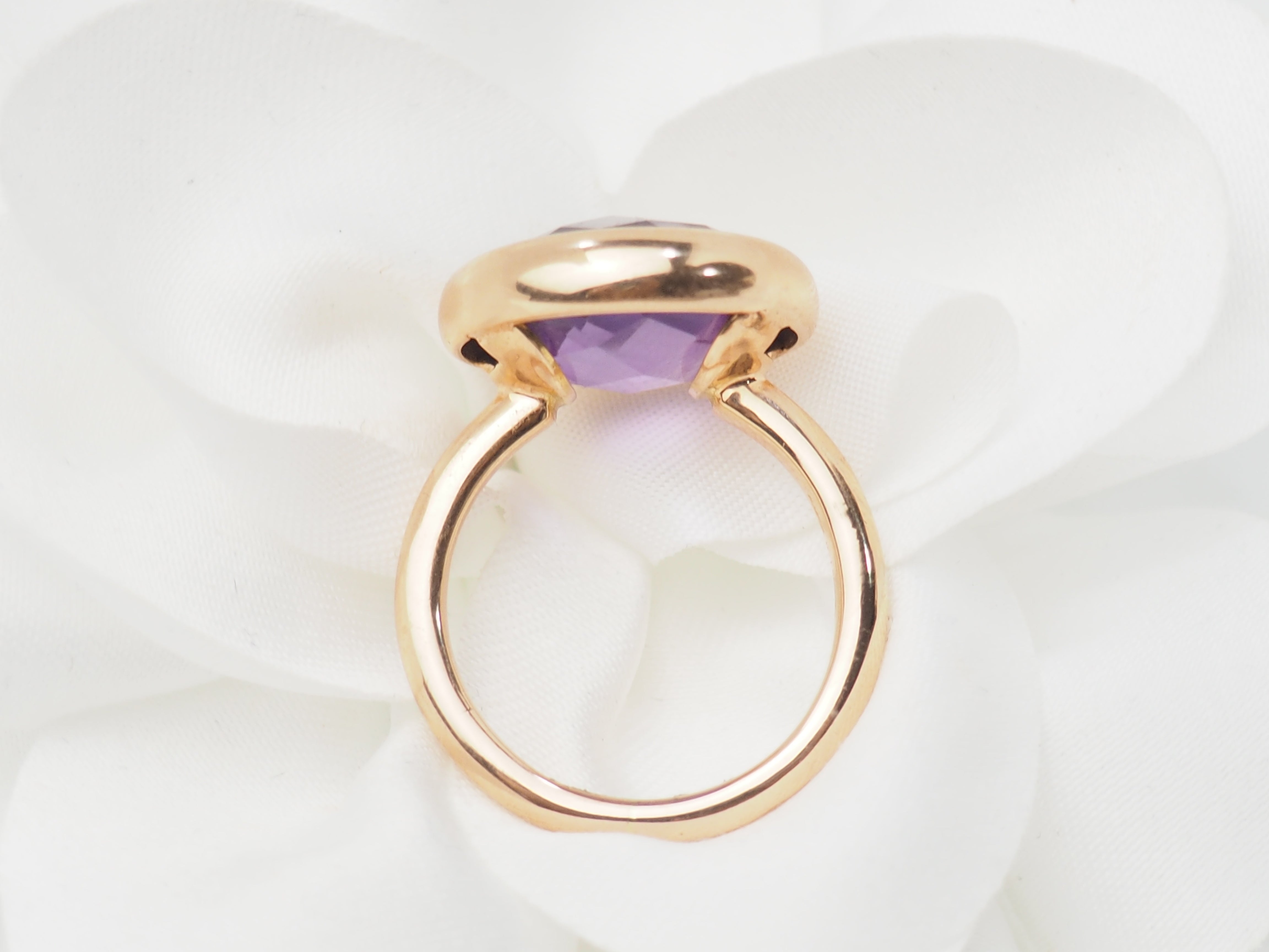 Bague ronde en or rose et améthyste façettée