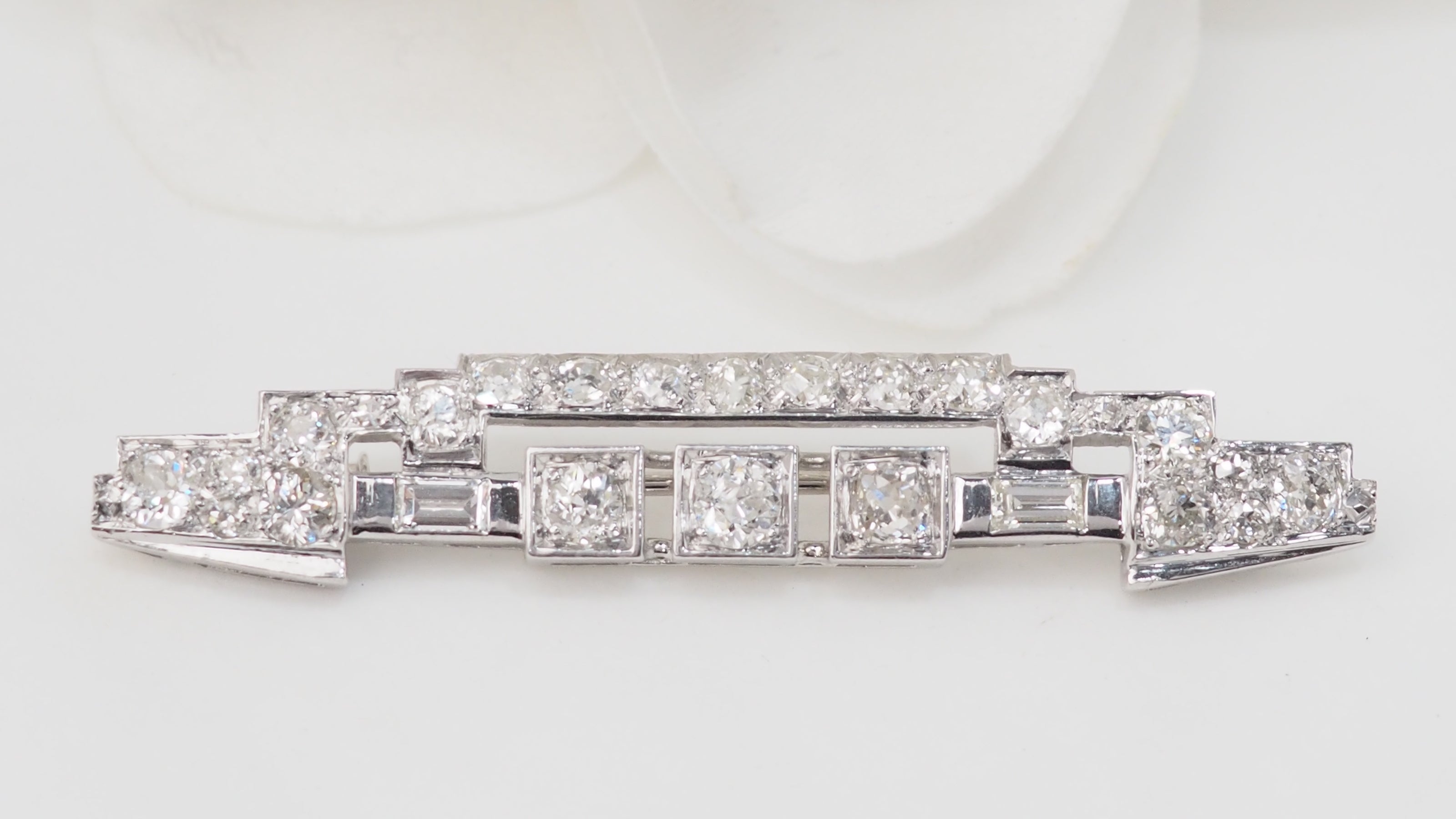 Broche ancienne en platine et diamants