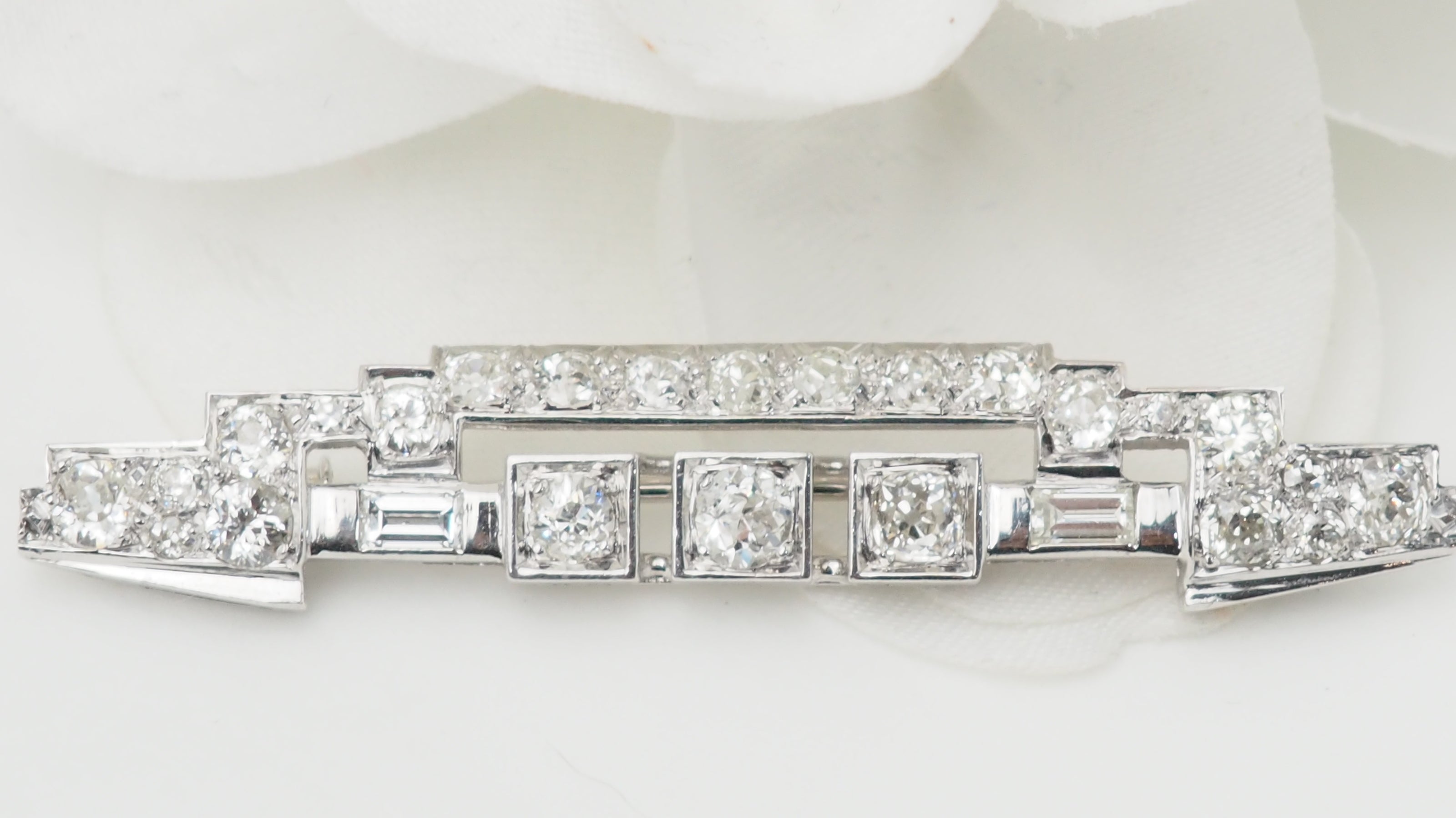 Broche ancienne en platine et diamants