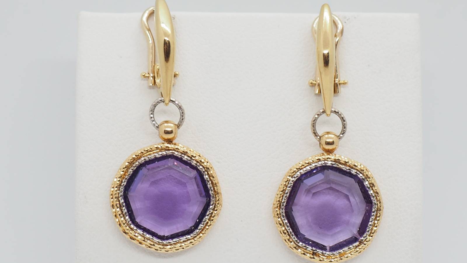 Boucles d'oreilles en or deux tons et améthystes