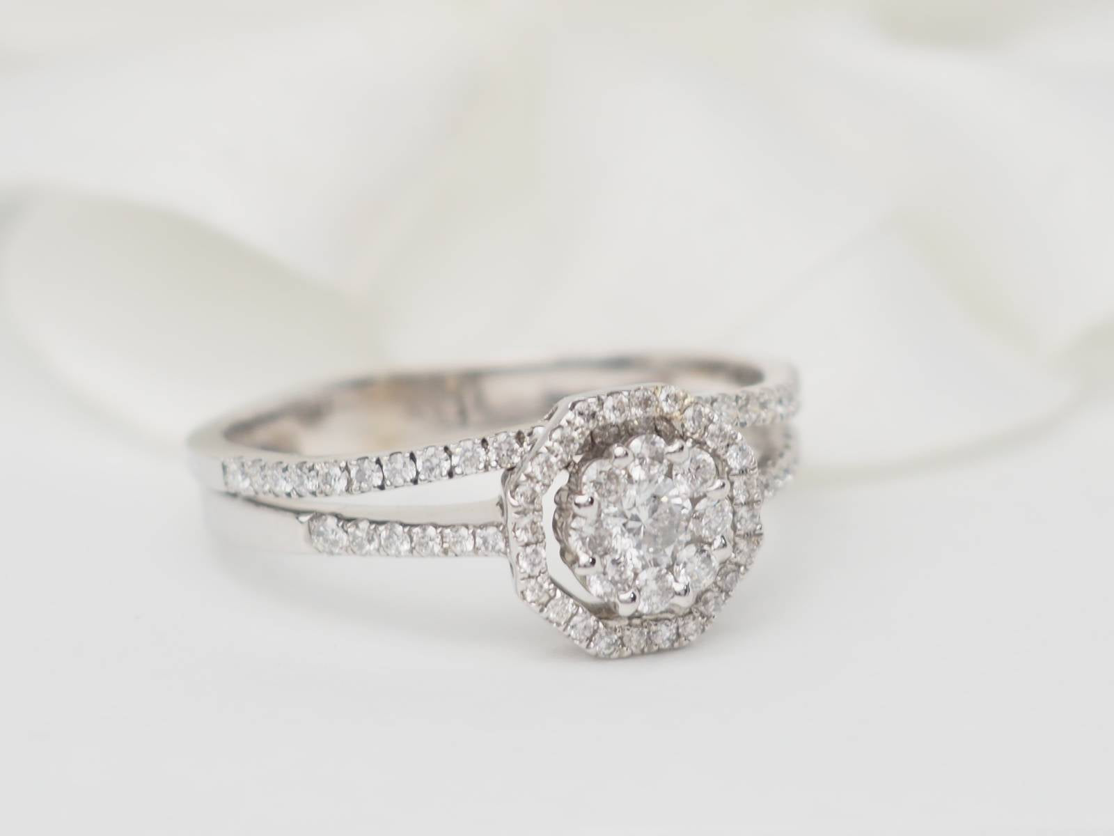 Bague solitaire en or blanc et diamants 0.66ct