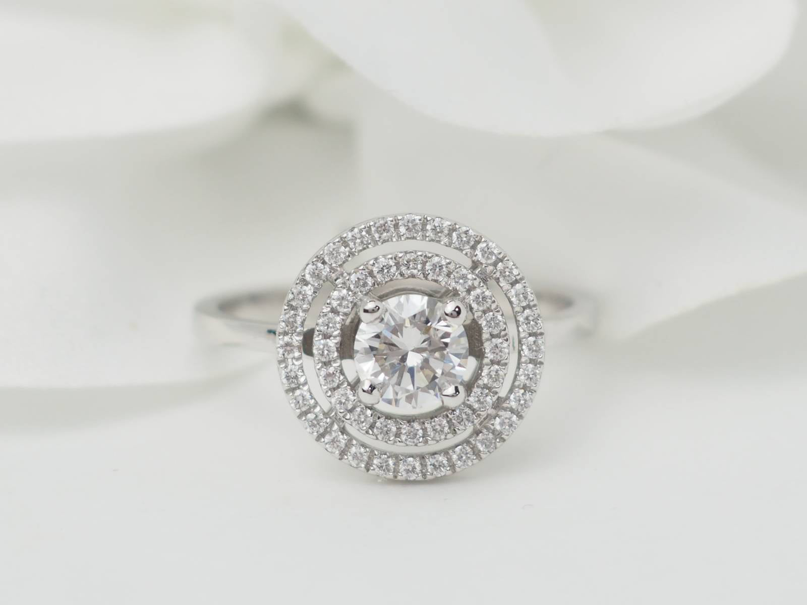 Bague solitaire en or blanc et diamant de 0,46 ct