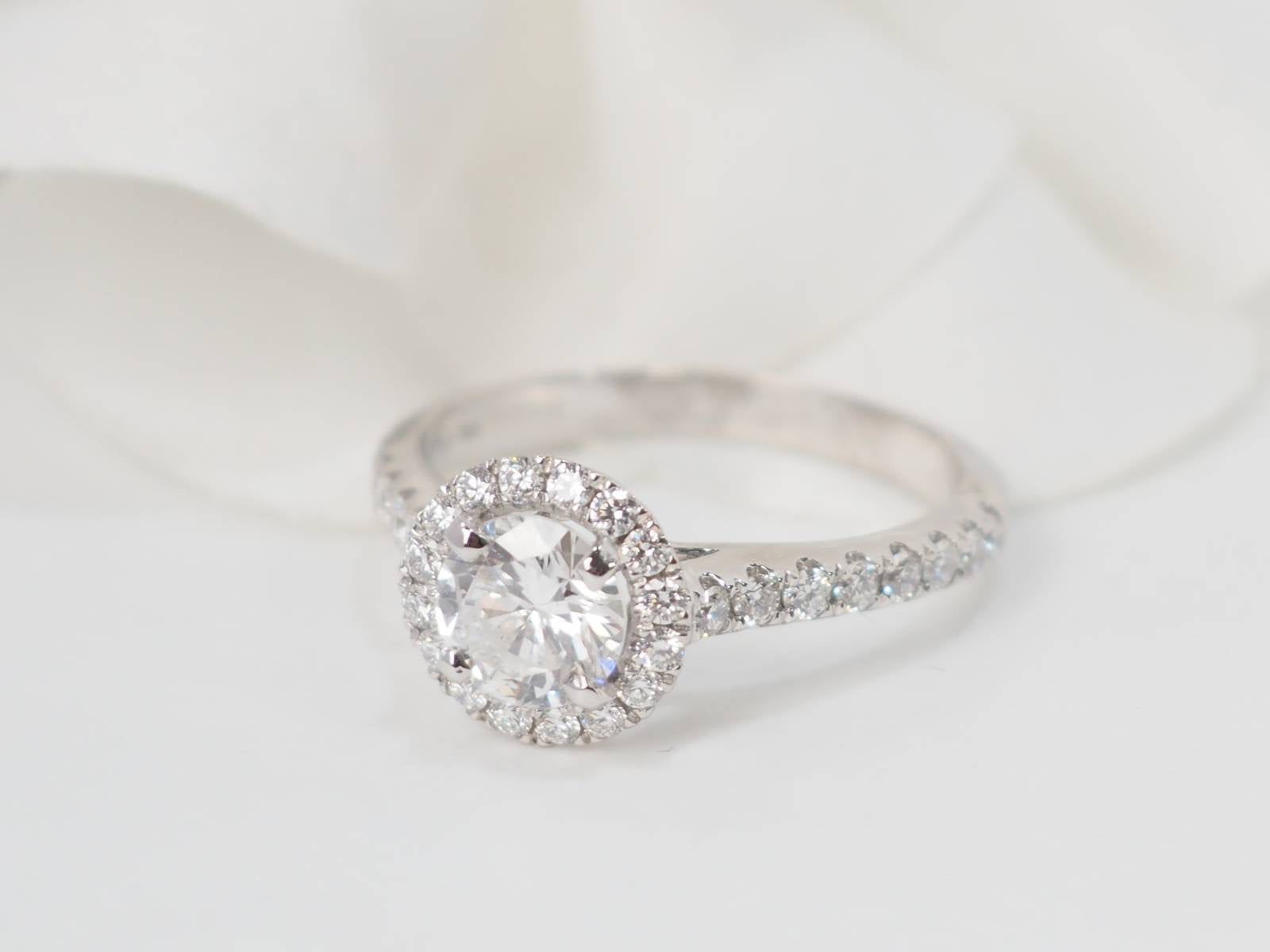 Bague solitaire en or blanc et diamants 0.82ct