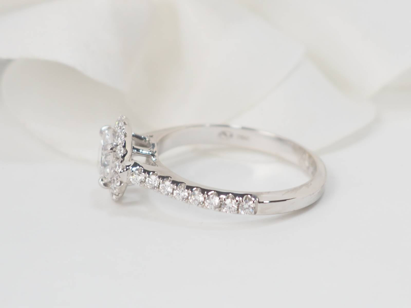 Bague solitaire en or blanc et diamants 0.82ct