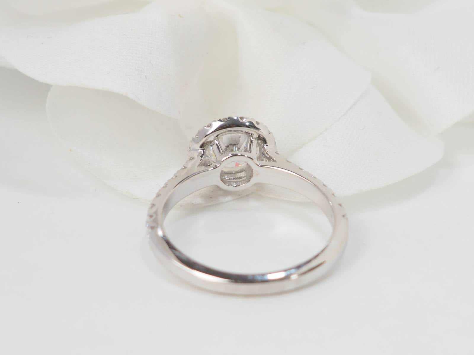 Bague solitaire en or blanc et diamants 0.82ct
