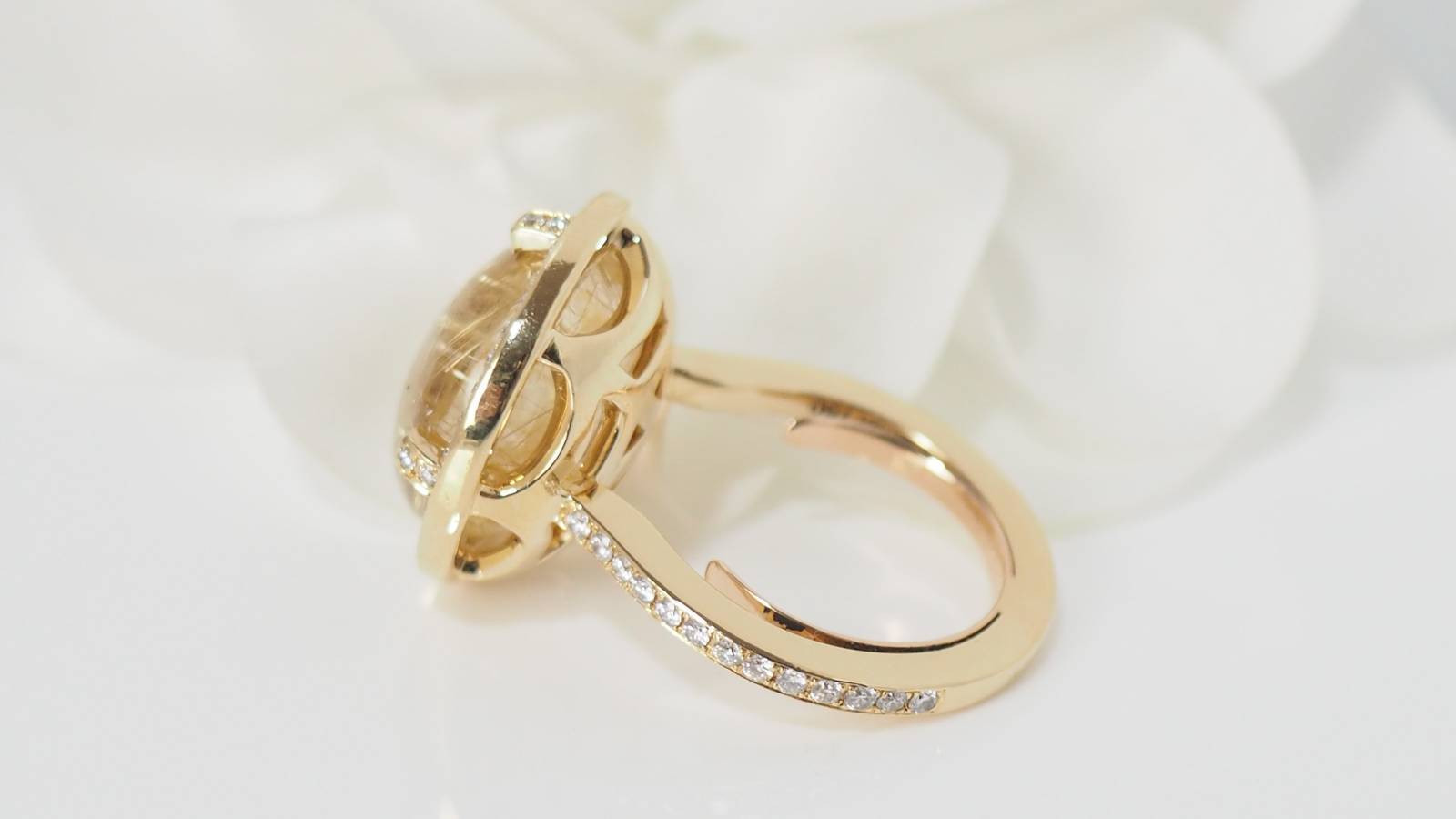 Chaumet ring in yellow gold, rutilated quartz and diamonds