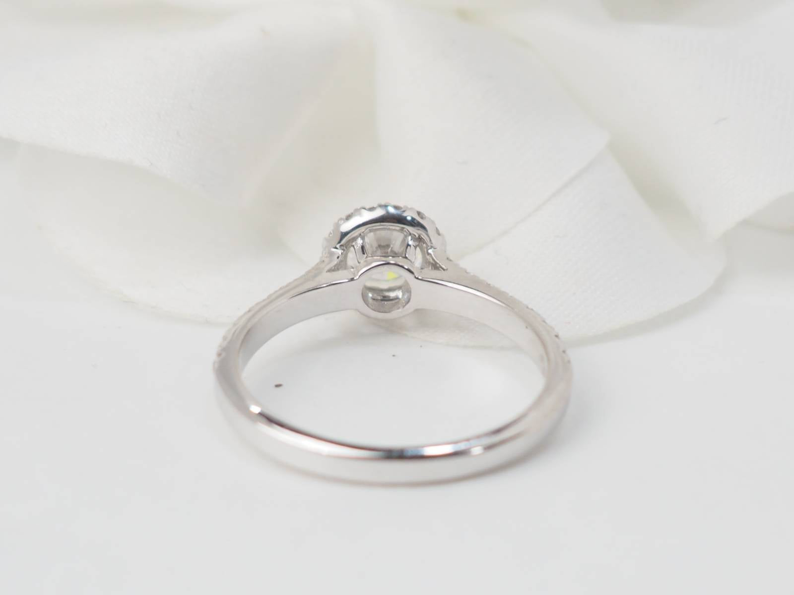 Bague solitaire en or blanc et diamant