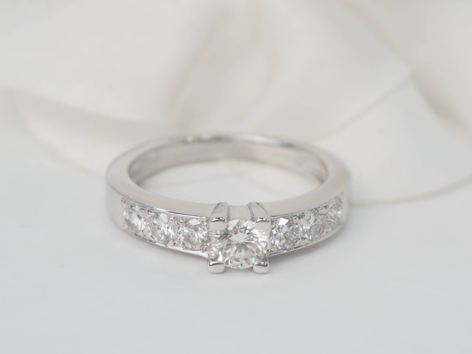 Bague solitaire en or blanc et diamant de 0,28 ct