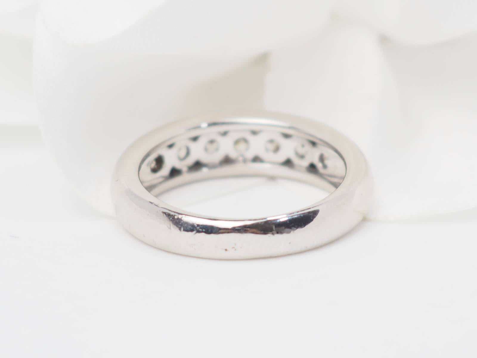 Demi alliance en or blanc et diamants 1.05ct