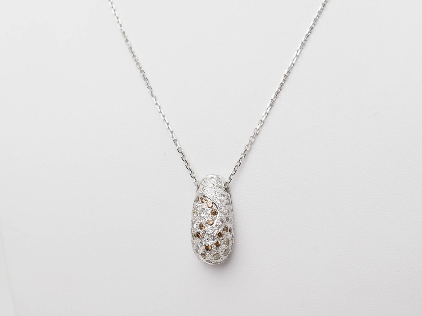 Collier pendentif dôme en or blanc et diamants