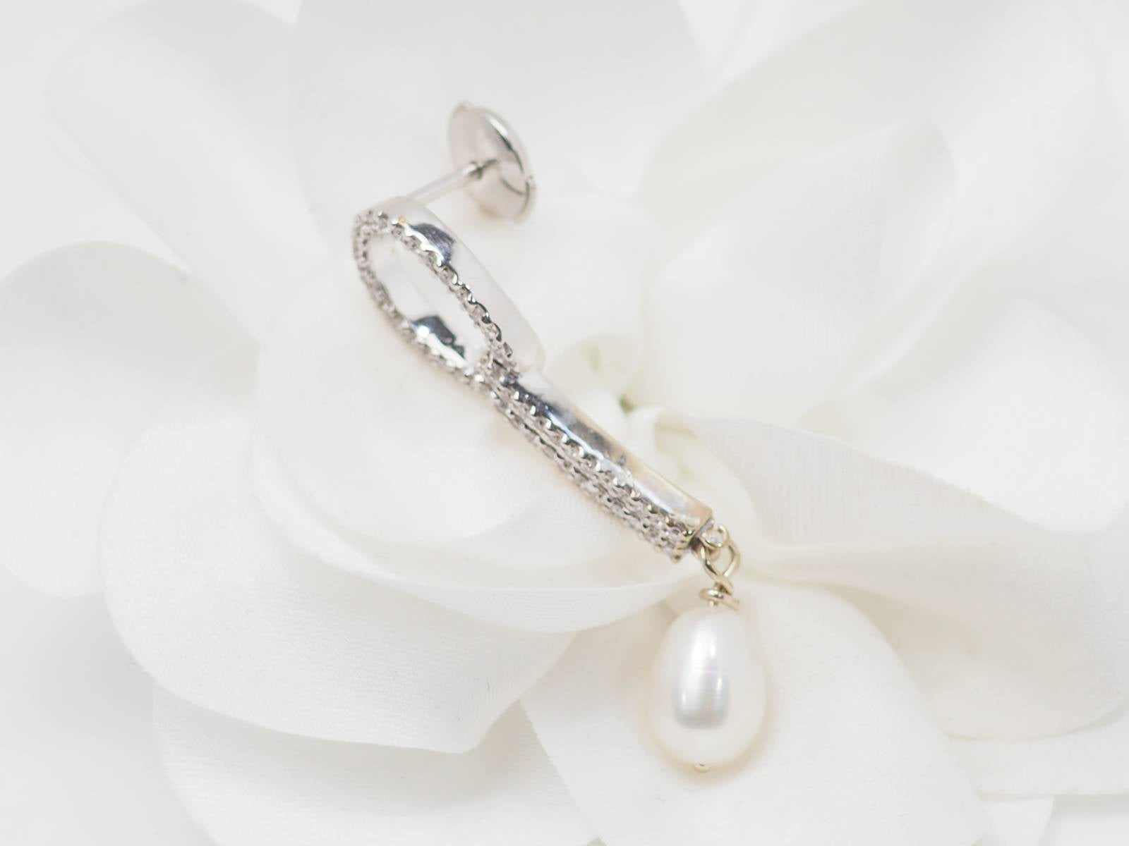 Pendants d'oreilles en or blanc, diamants et perles de culture