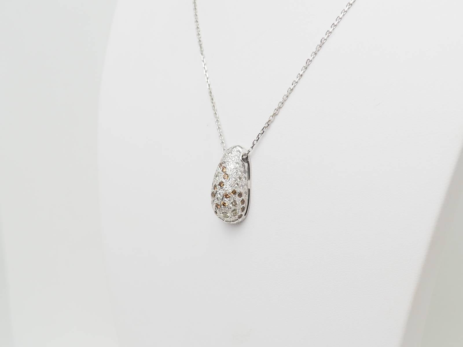 Collier pendentif dôme en or blanc et diamants