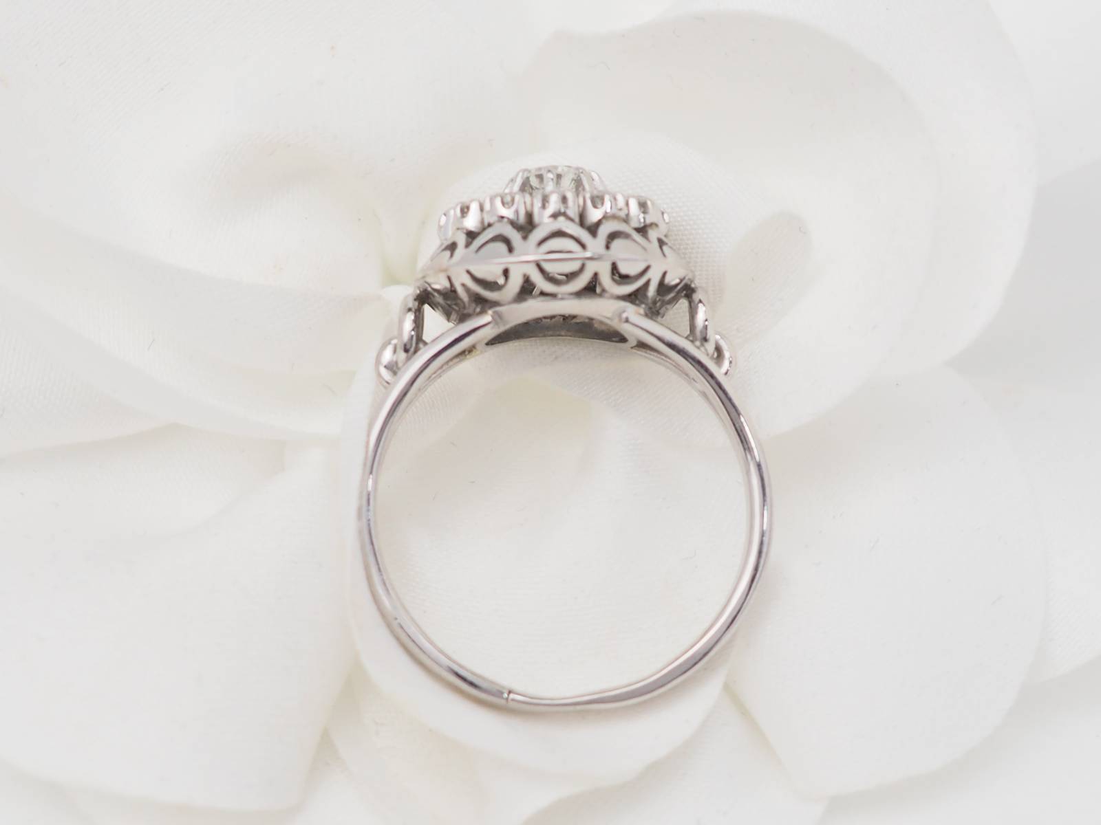 Bague vintage en or blanc, platine et diamants