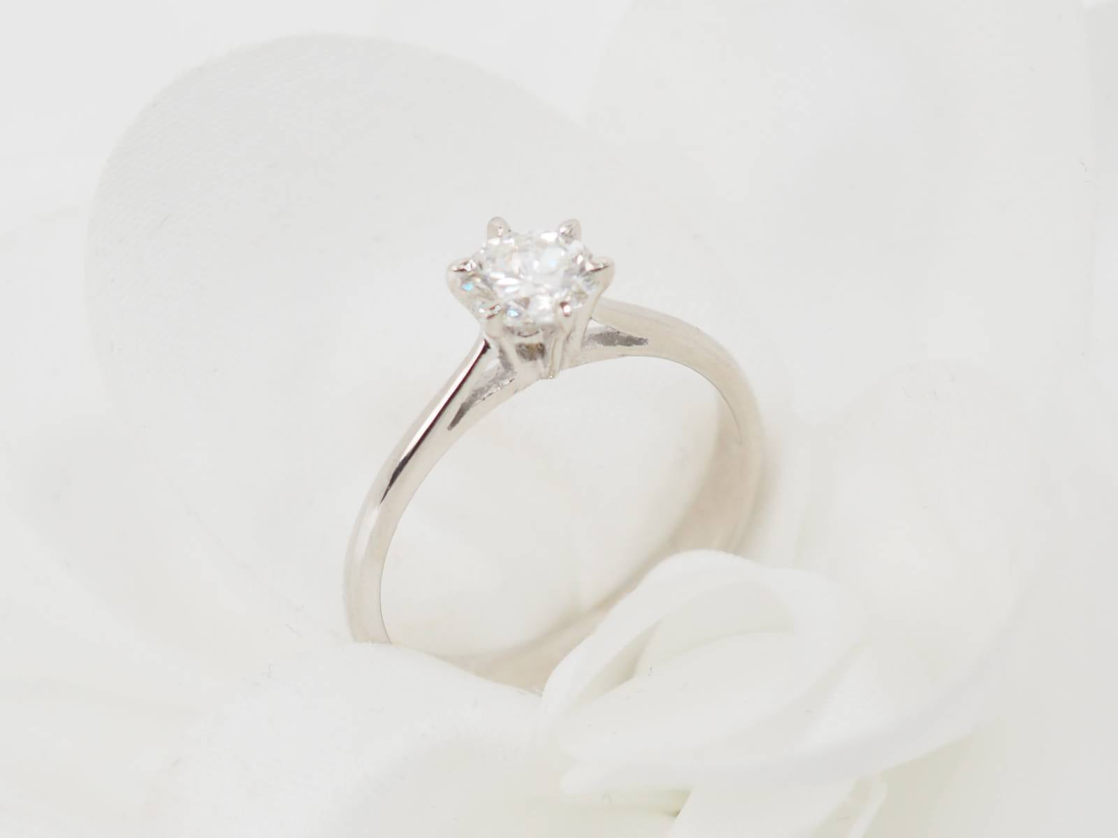 Bague solitaire en or blanc et diamant 0.58ct