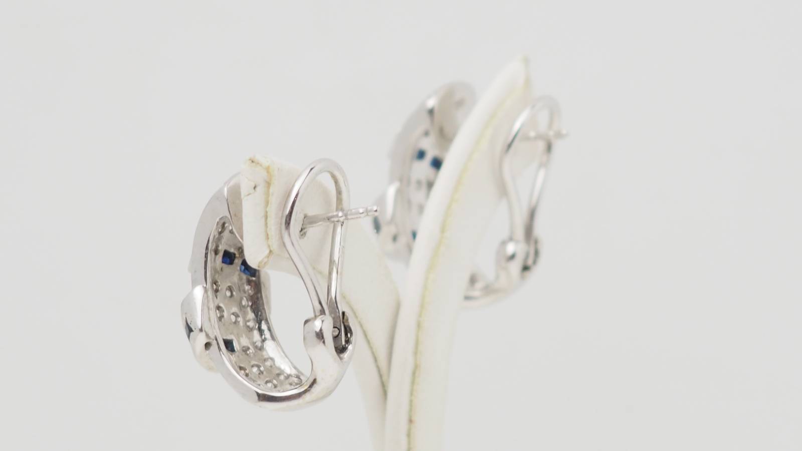 Boucles d'oreilles en or blanc, saphirs et diamants