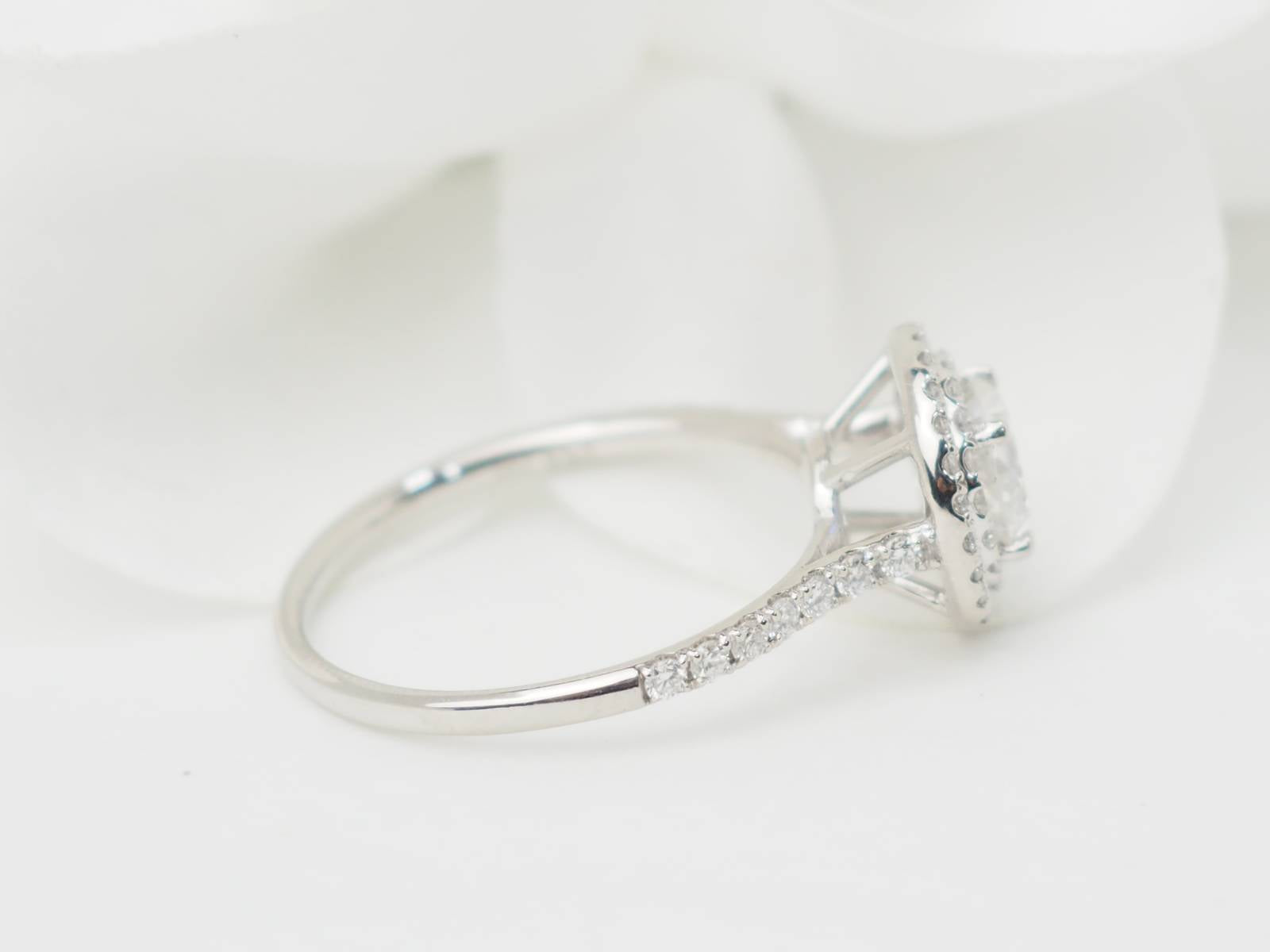 Bague solitaire en or blanc et diamants 0.72ct