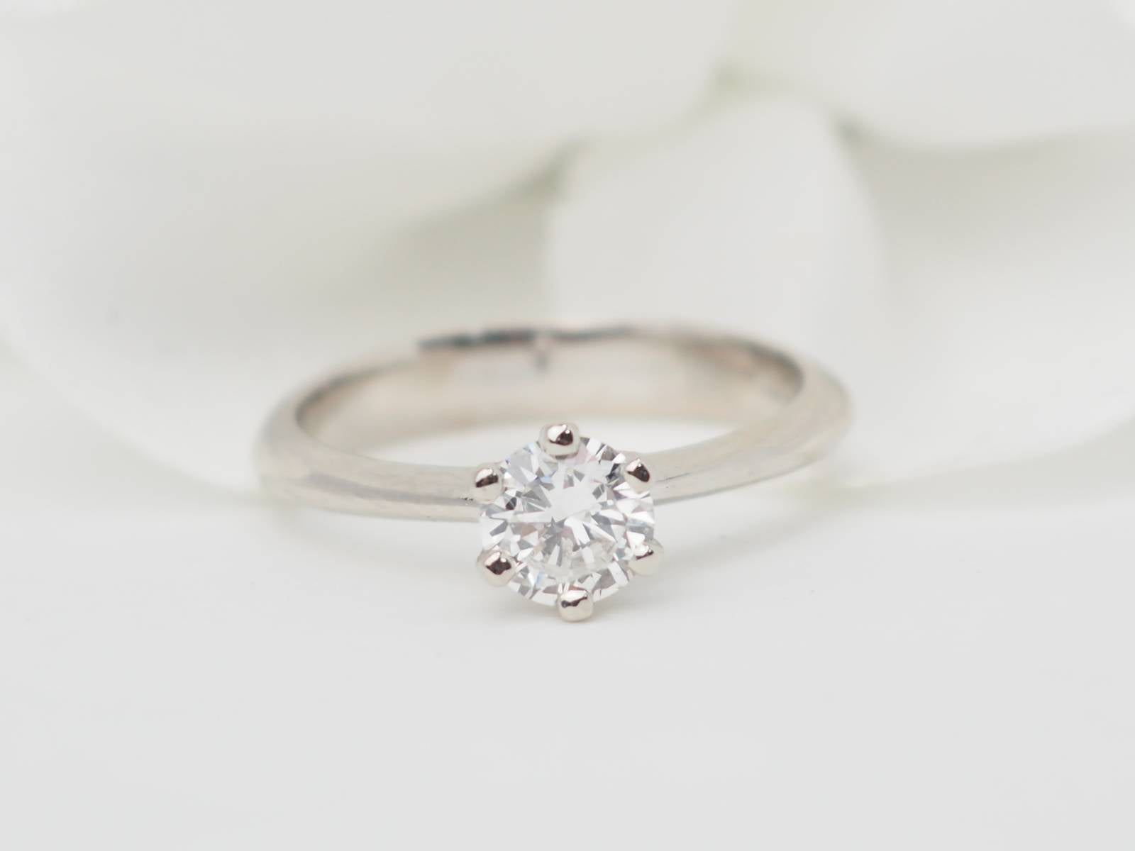 Bague solitaire en or blanc et diamant 0.53ct