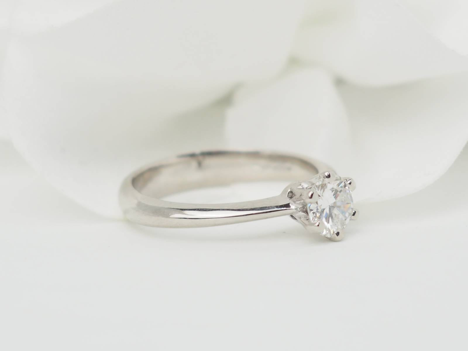 Bague solitaire en or blanc et diamant 0.53ct