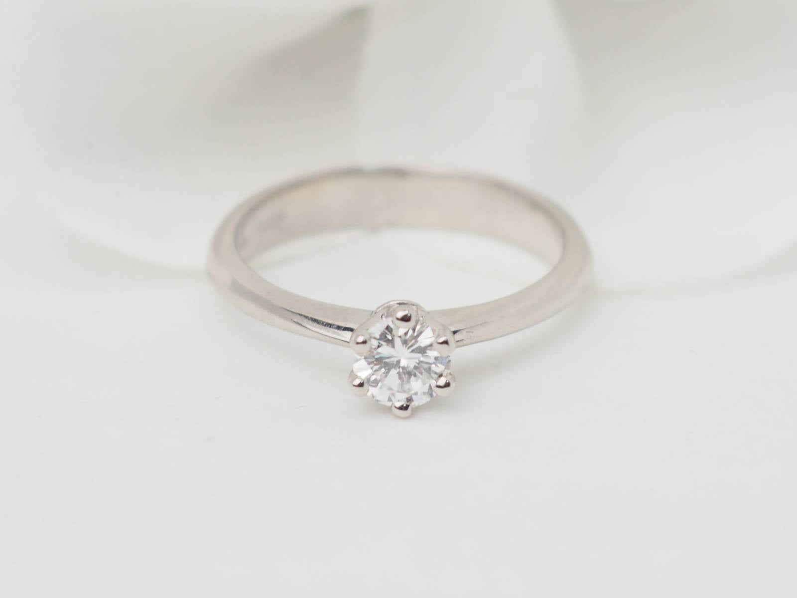 Bague solitaire en or blanc et diamant 0.34ct