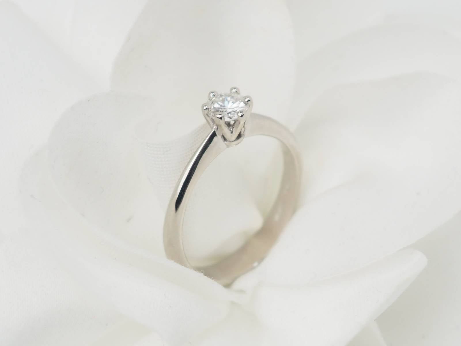 Bague solitaire en or blanc et diamant 0.34ct