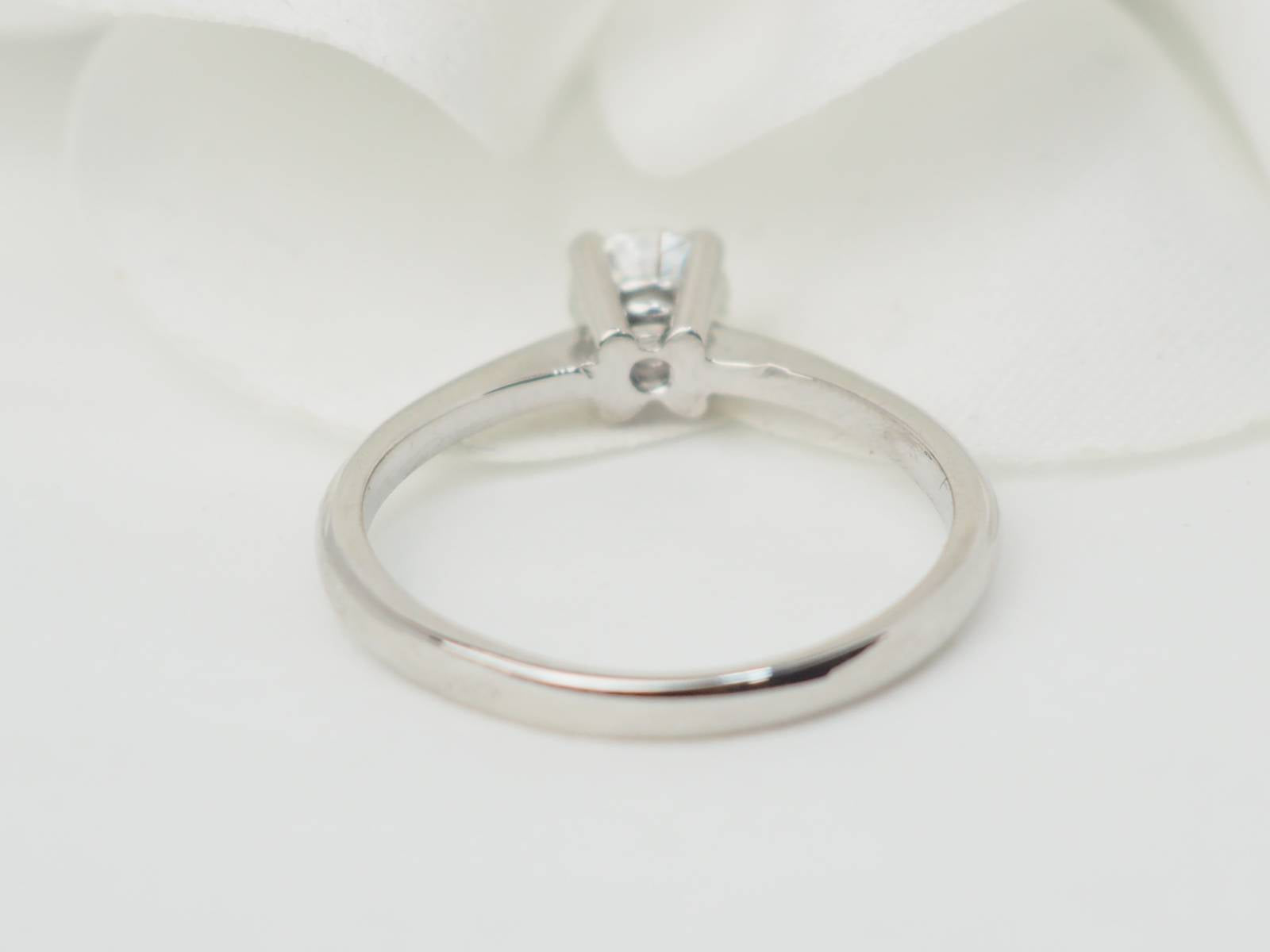 Bague solitaire en or blanc et diamant 0.51ct