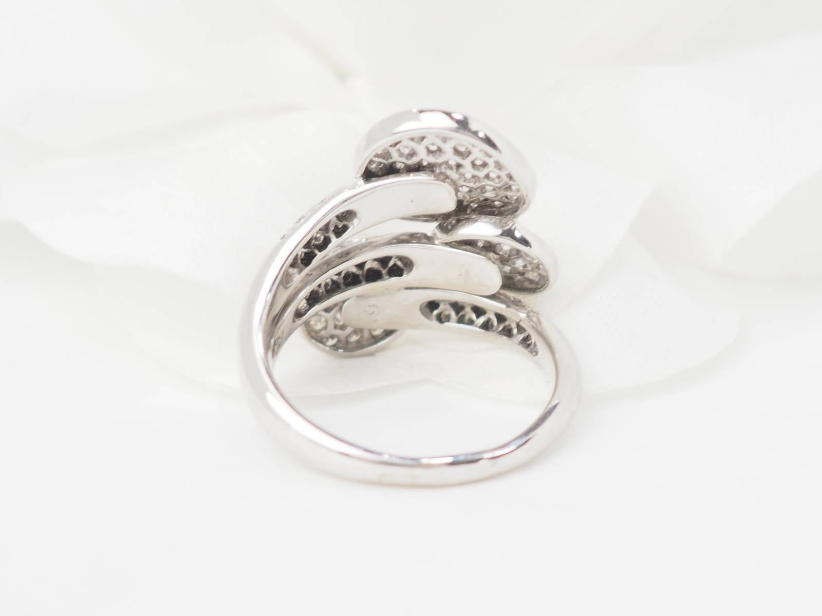 Bague en or blanc et diamants