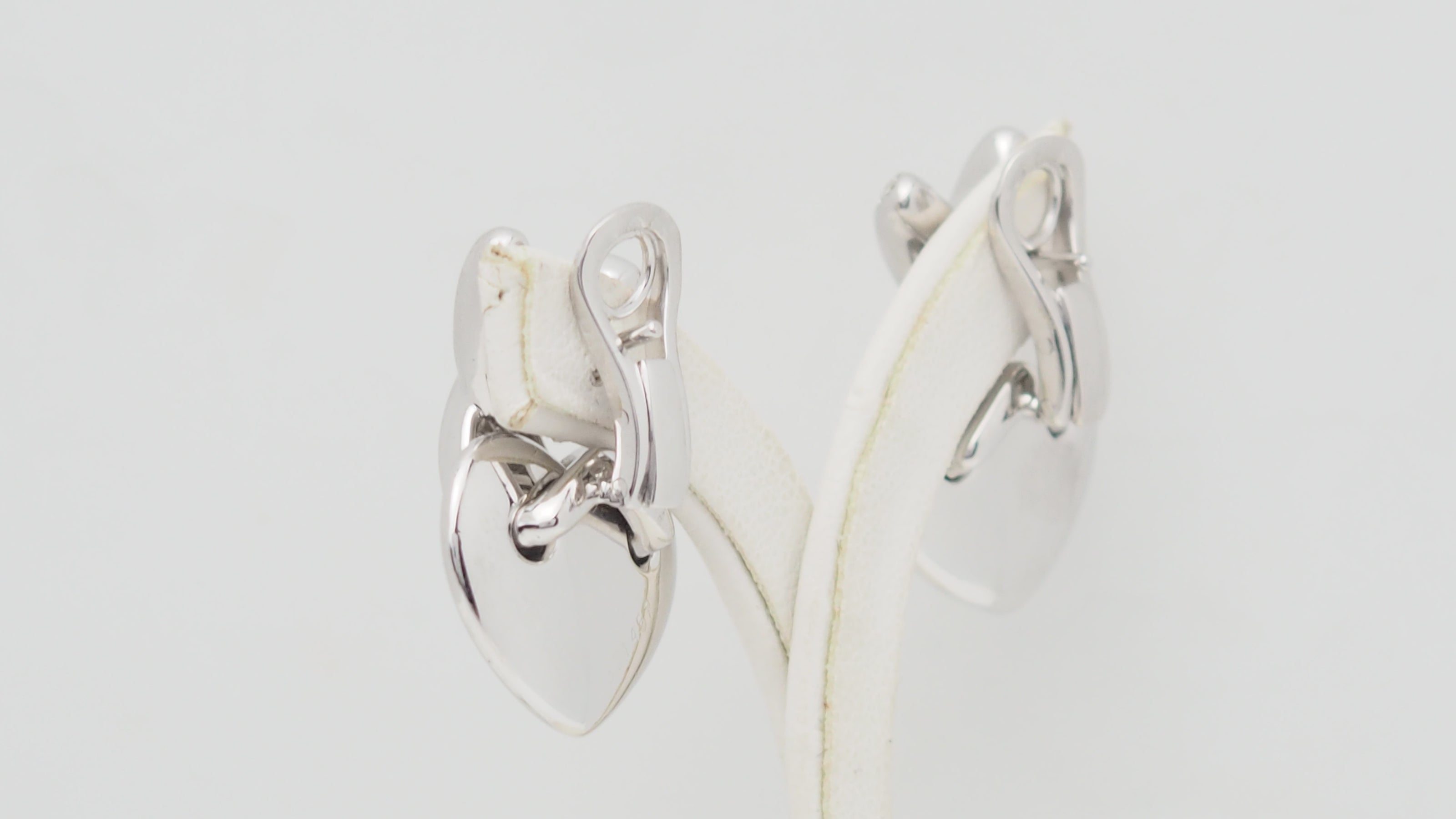 Boucles d'oreilles CHAUMET Liens en or blanc et diamants