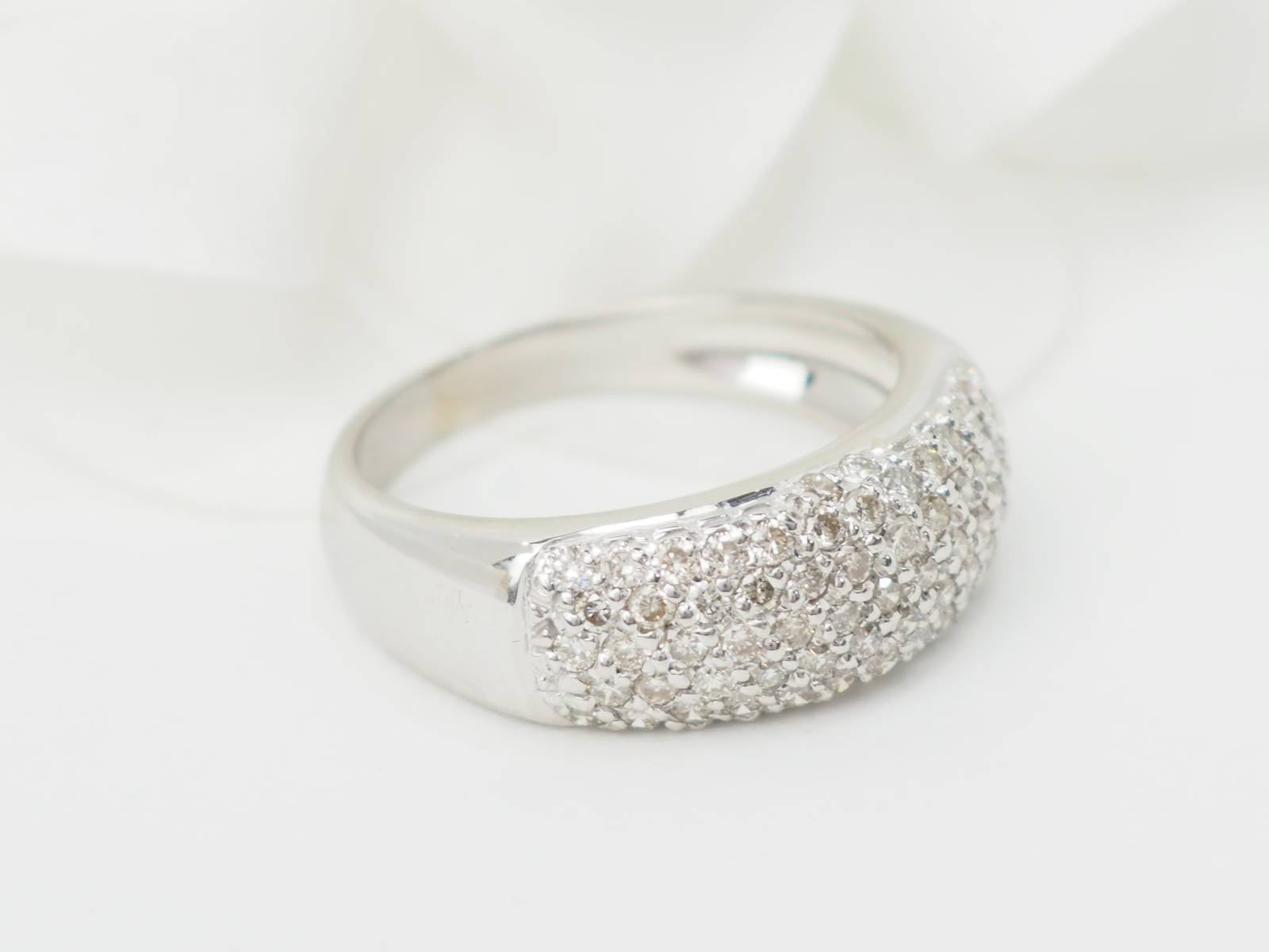 Bague jonc en or blanc et diamants